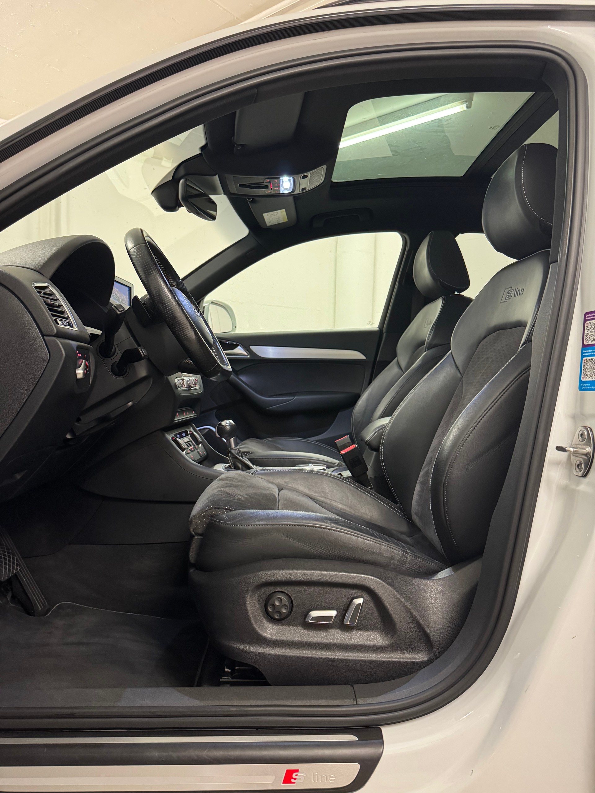 AUDI Q3 2.0 TDI sport quattro S-tronic-image-6
