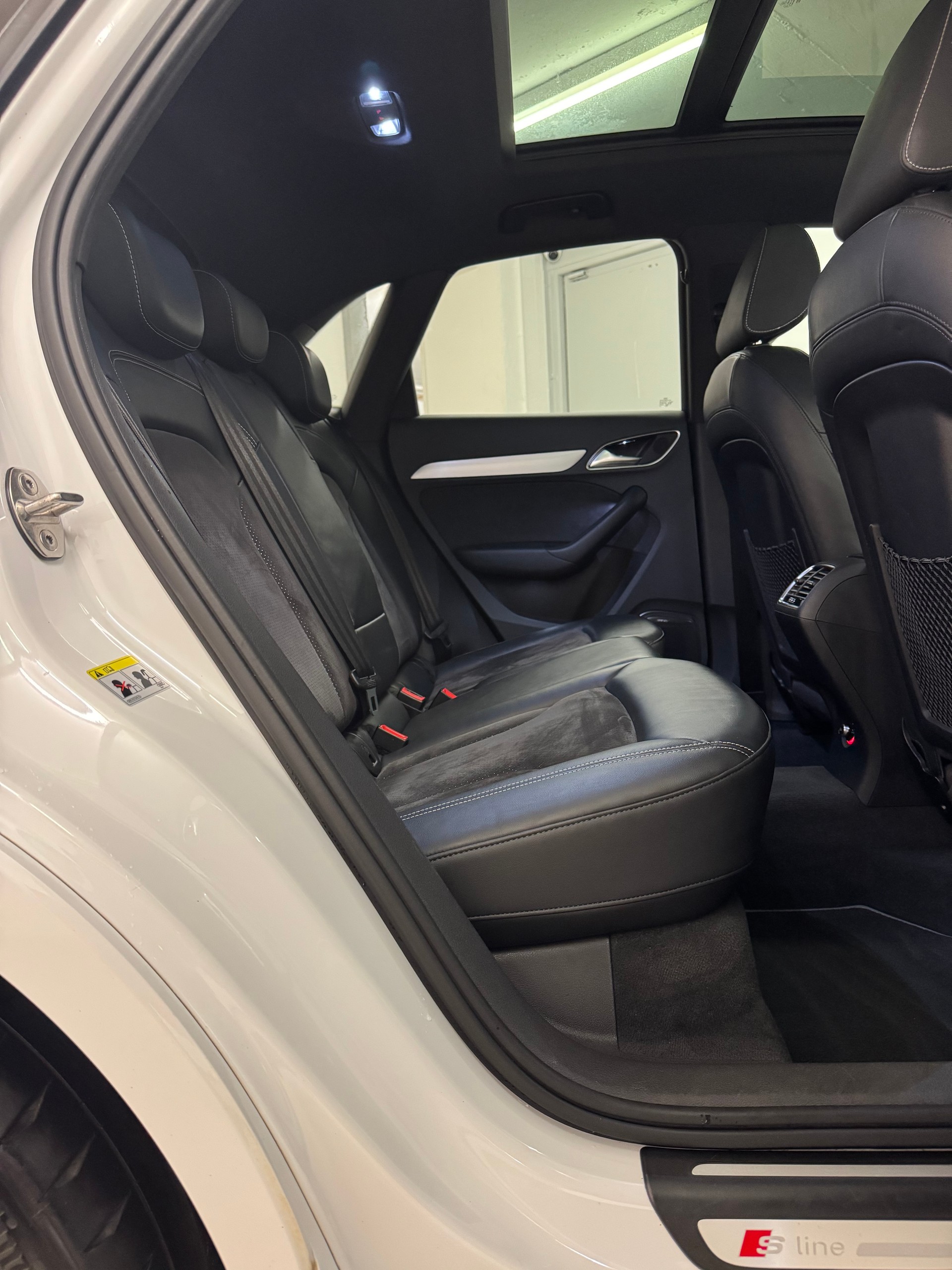 AUDI Q3 2.0 TDI sport quattro S-tronic-image-9