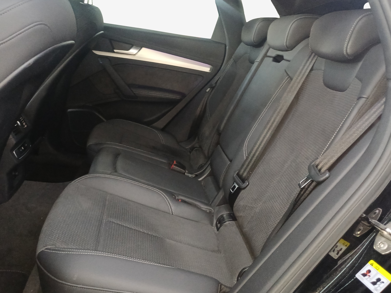 AUDI Q5 50 TFSI e PHEV S line quattro S-tronic-image-11
