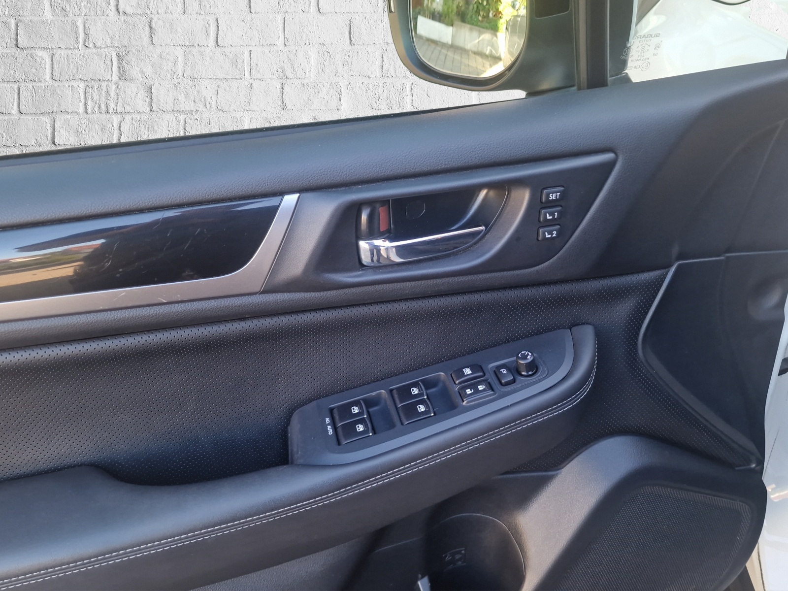 SUBARU Outback 2.5i Luxury-image-12