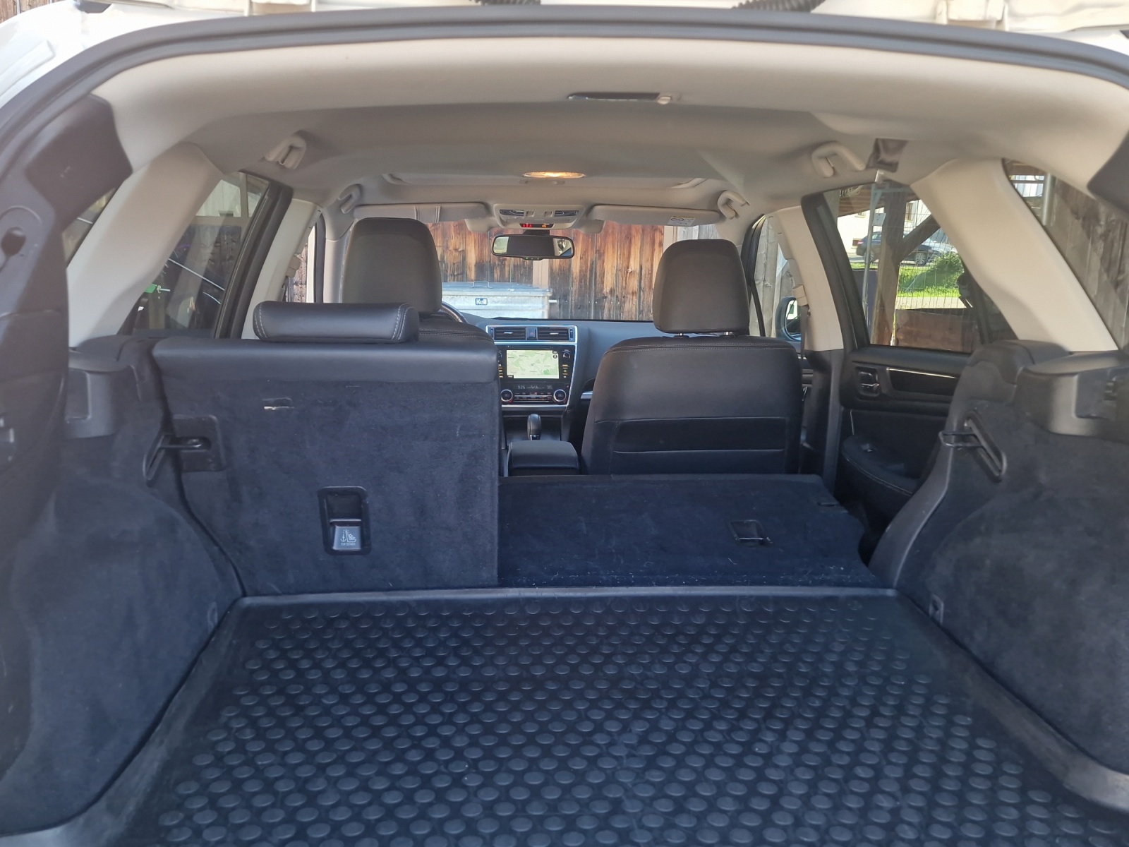 SUBARU Outback 2.5i Luxury-image-10