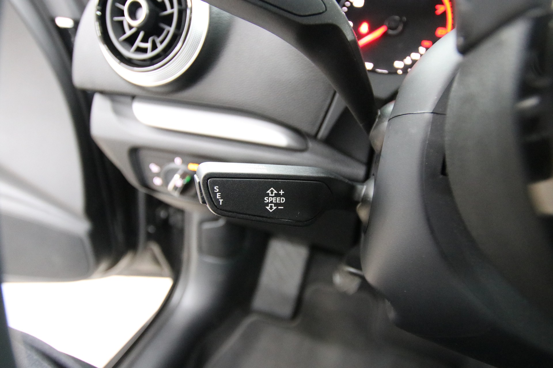 AUDI A3 Sportback 35 TFSI-image-23