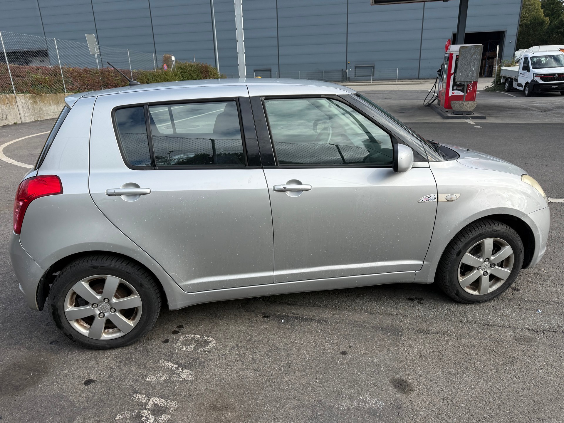 SUZUKI Swift 1.3i 16V GL Top 4x4-image-4