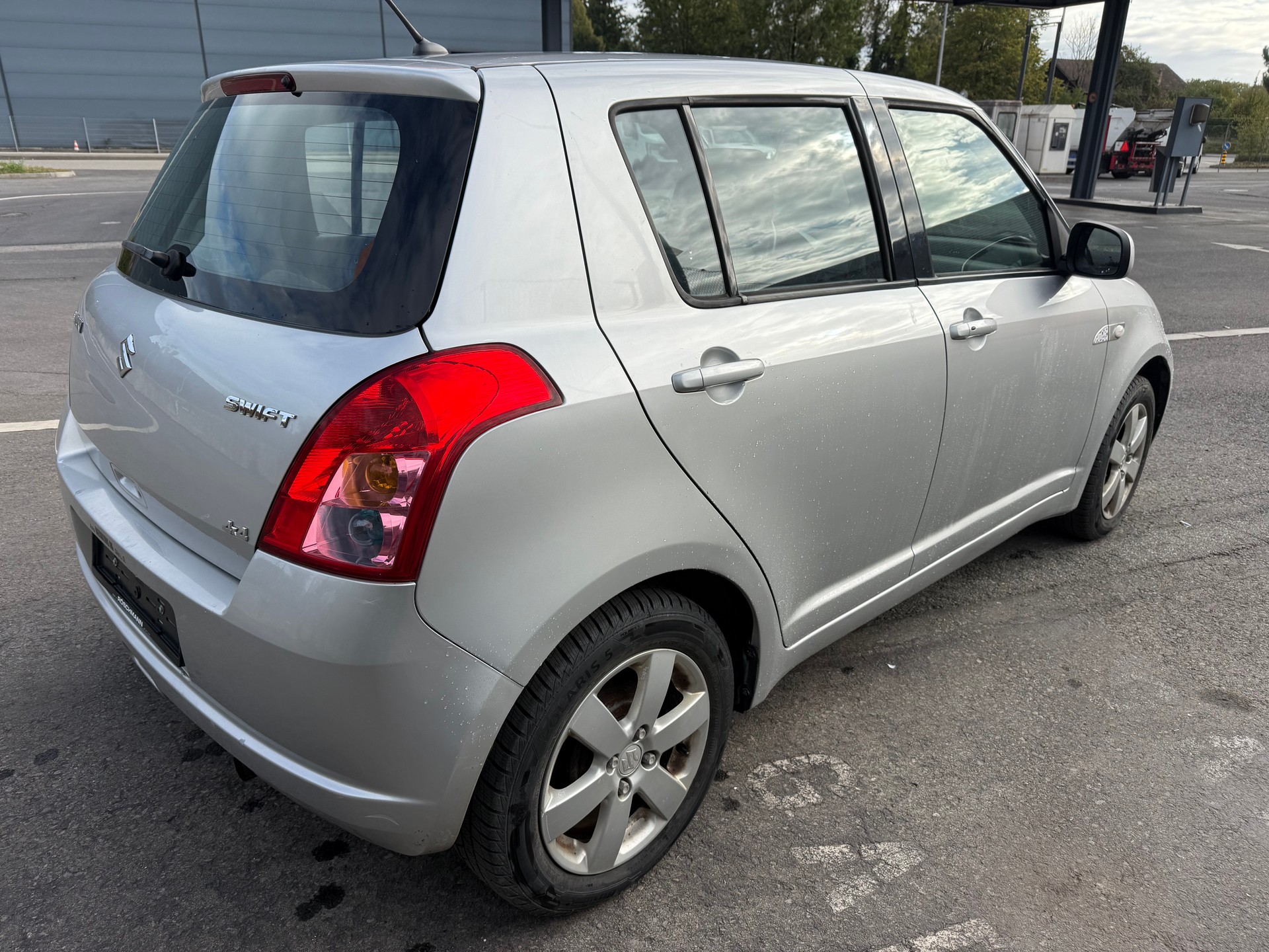SUZUKI Swift 1.3i 16V GL Top 4x4-image-3