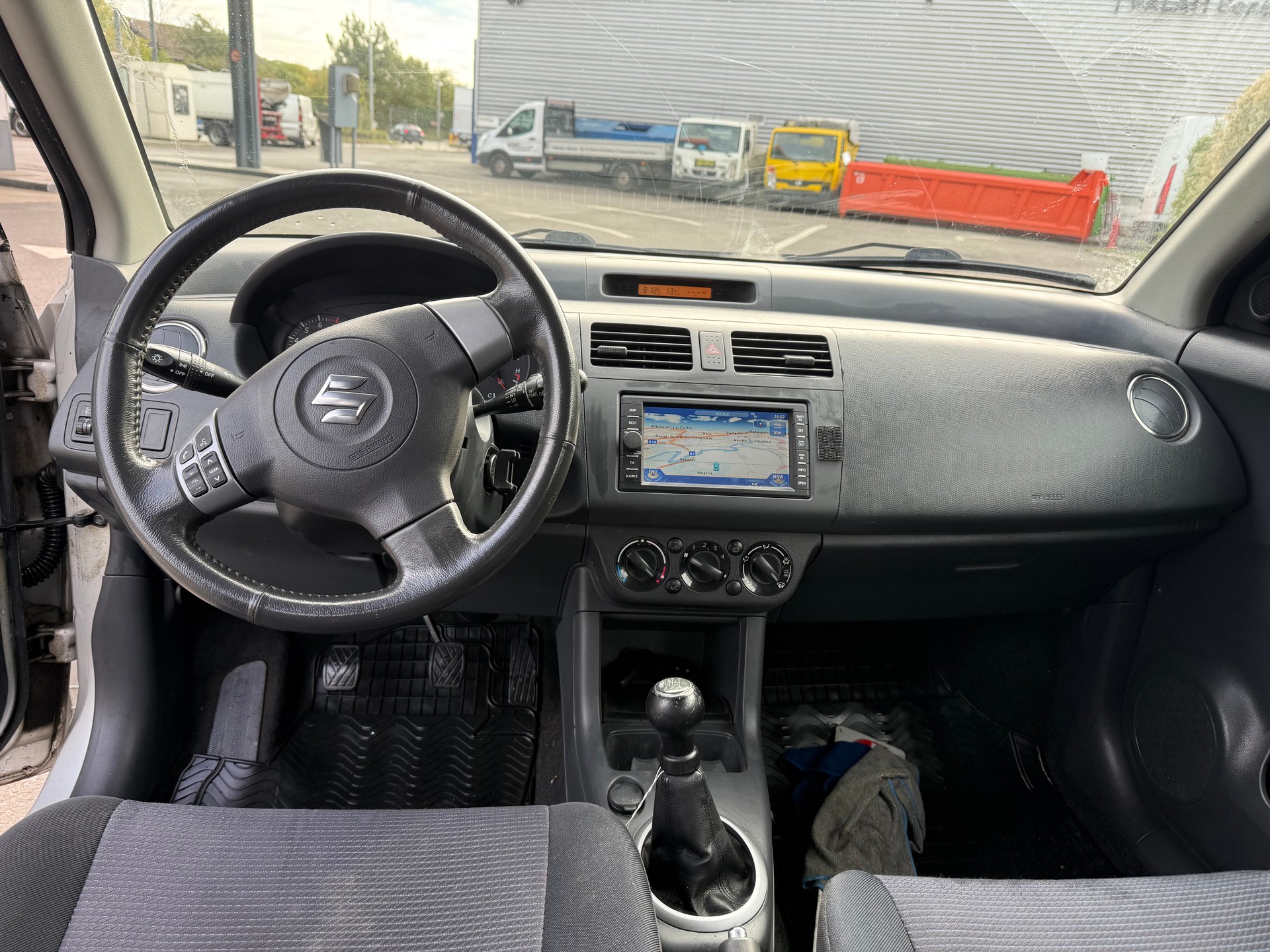 SUZUKI Swift 1.3i 16V GL Top 4x4-image-7