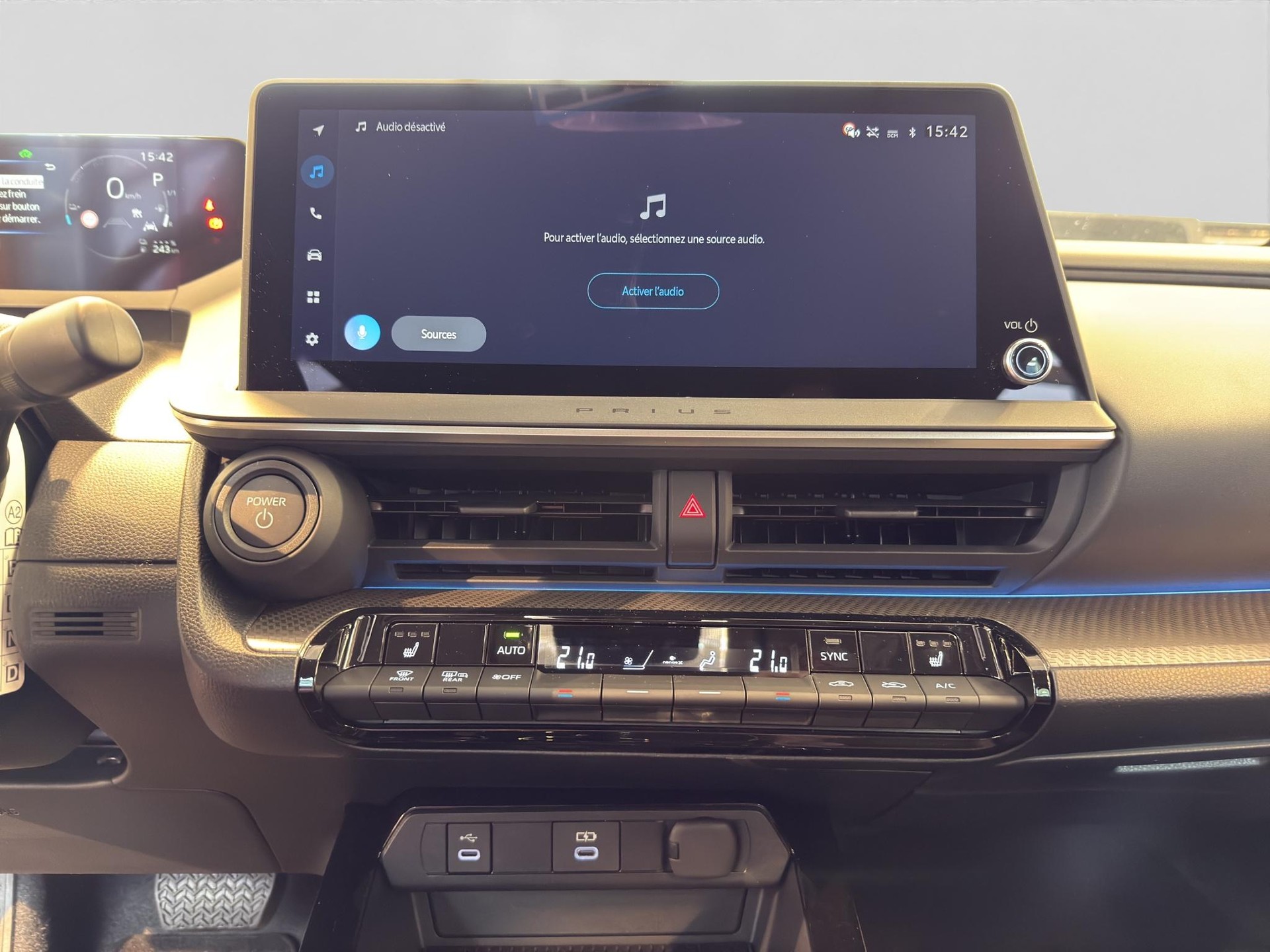 TOYOTA Prius 2.0 Plug-In-Hybrid Style-image-4