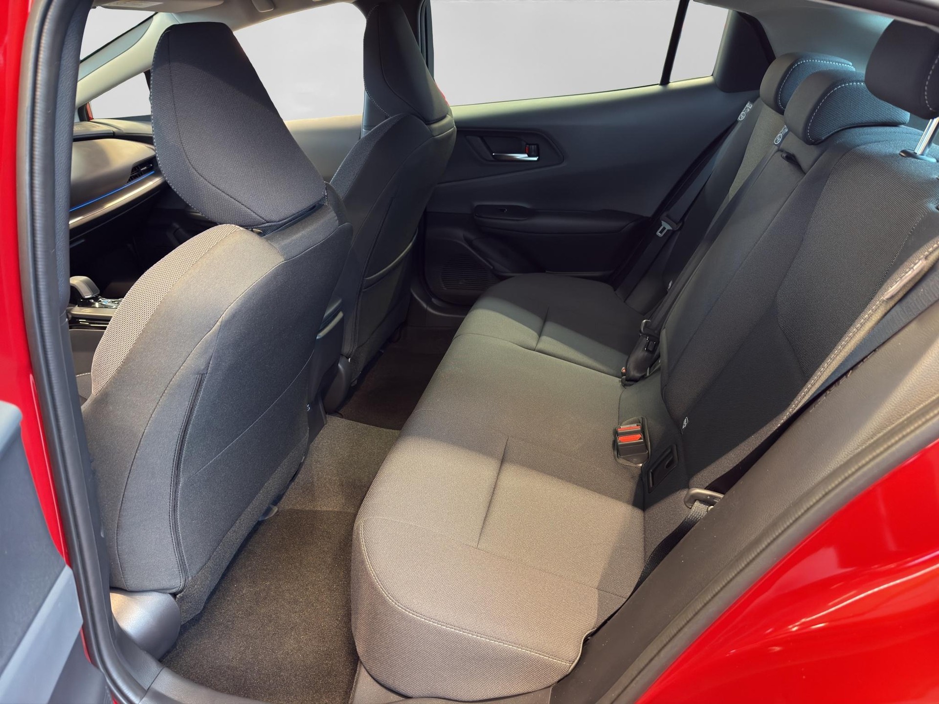TOYOTA Prius 2.0 Plug-In-Hybrid Style-image-6