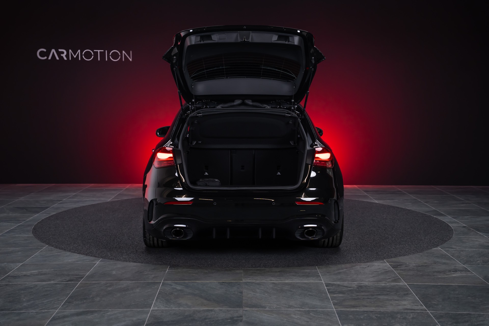 MERCEDES-BENZ A 35 AMG 4matic / Facelift / Panorama-Schiebedach / Rückfahrkamera-image-7