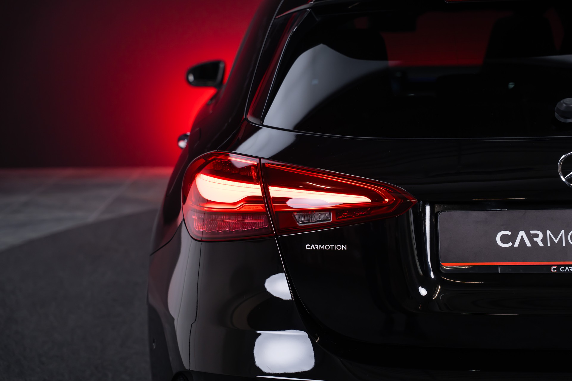 MERCEDES-BENZ A 35 AMG 4matic / Facelift / Panorama-Schiebedach / Rückfahrkamera-image-6