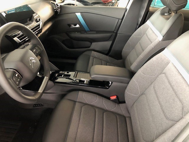 CITROEN C4 X 100 kW Swiss Edition-image-1