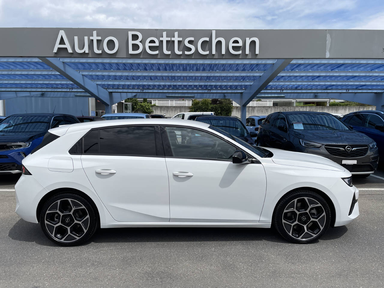 OPEL Astra 1.6 T PHEV 180 Swiss Plus-image-6