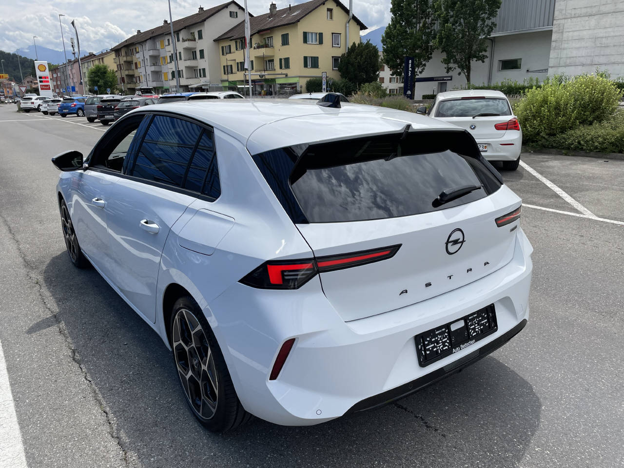 OPEL Astra 1.6 T PHEV 180 Swiss Plus-image-3