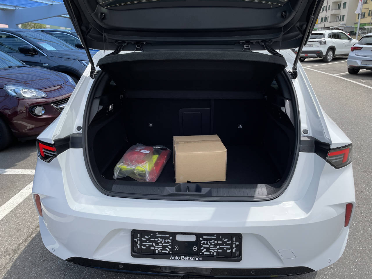 OPEL Astra 1.6 T PHEV 180 Swiss Plus-image-9