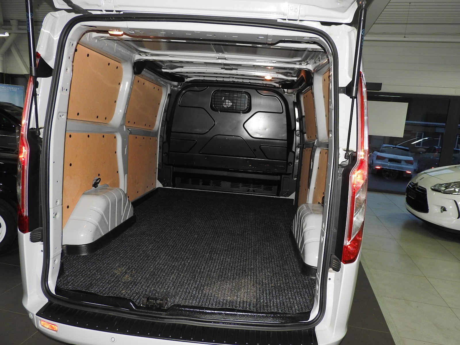 FORD Transit Custom Van 280 L1H1 TDCI-image-13