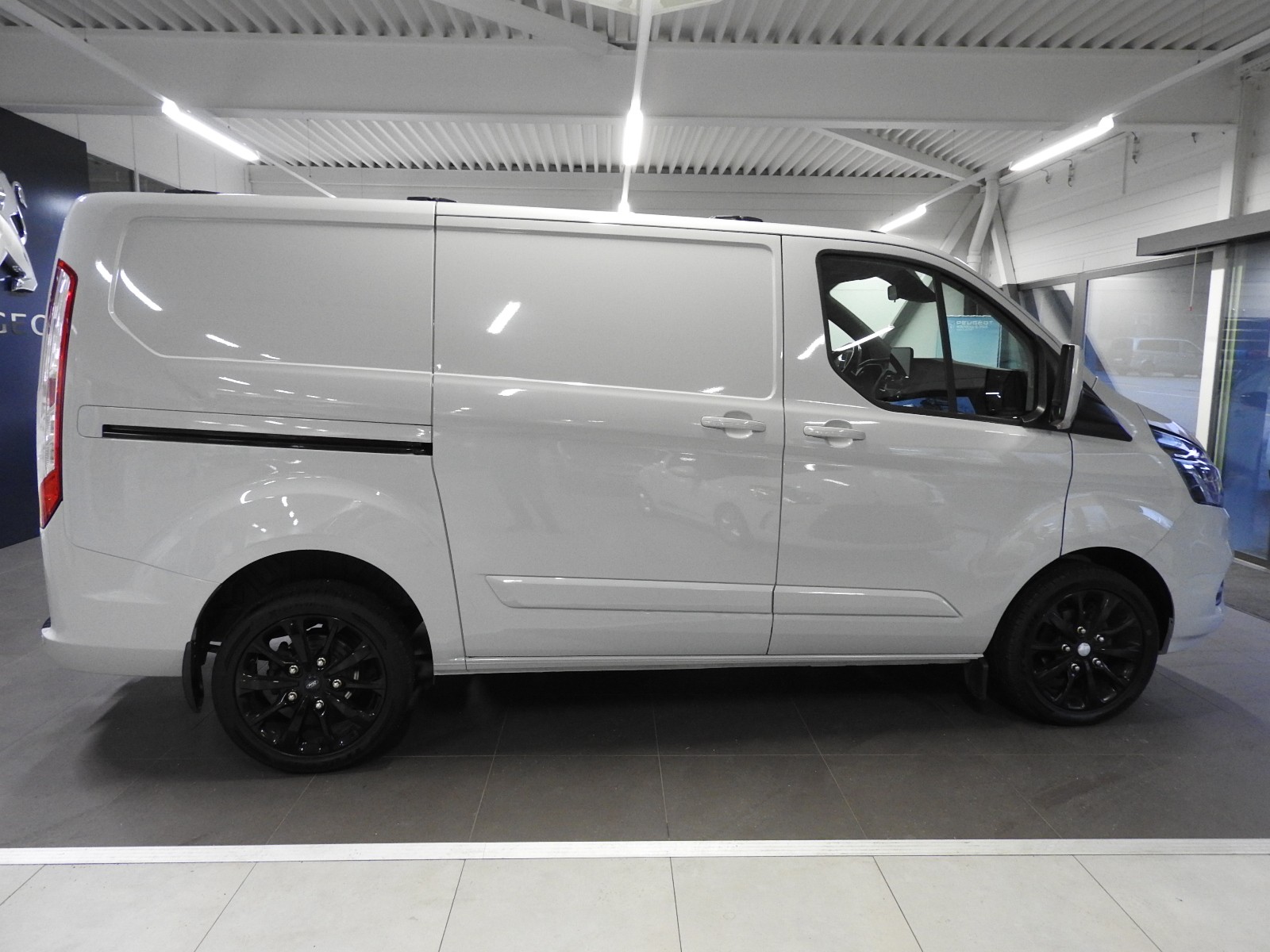 FORD Transit Custom Van 280 L1H1 TDCI-image-2