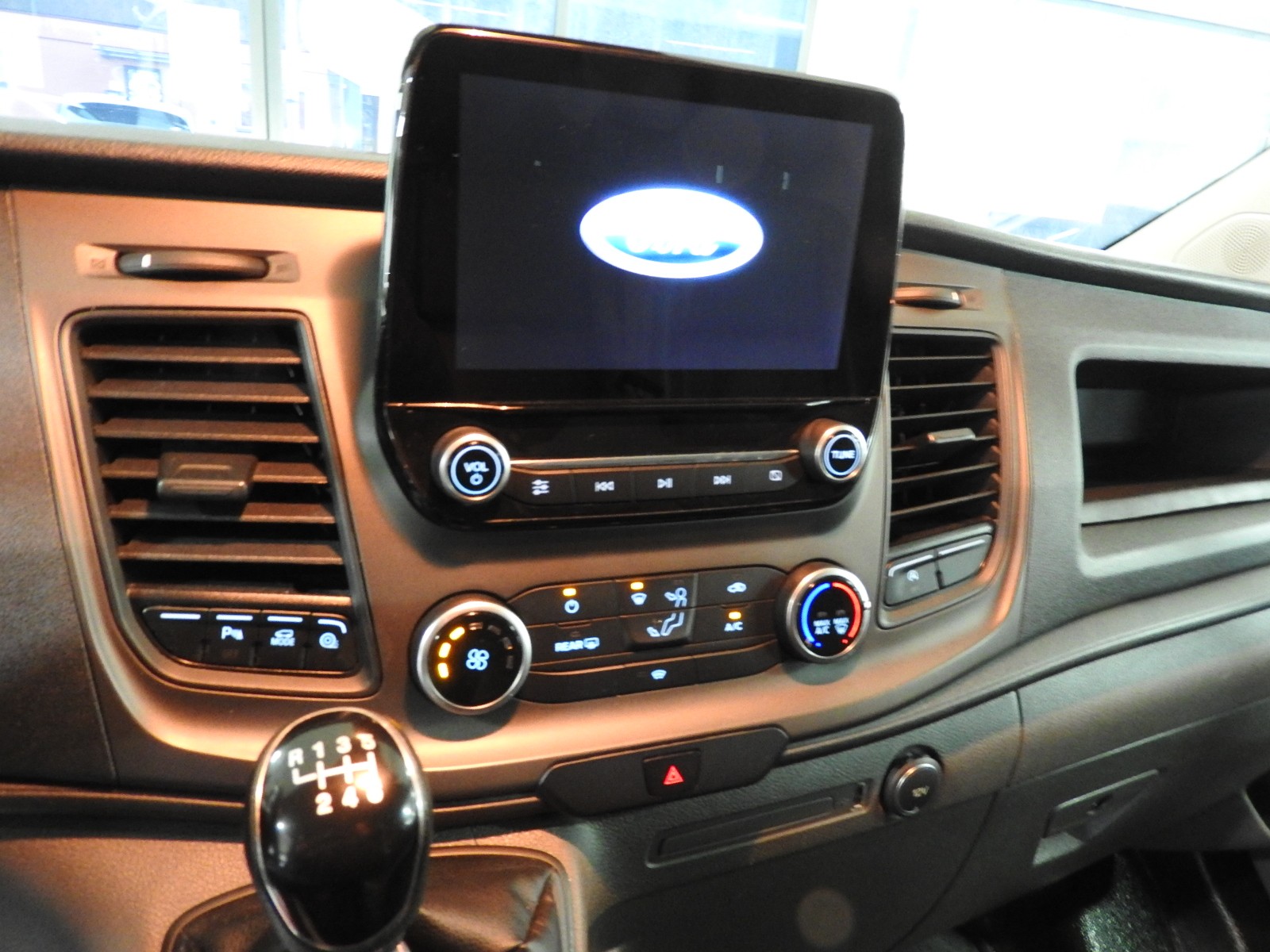 FORD Transit Custom Van 280 L1H1 TDCI-image-10