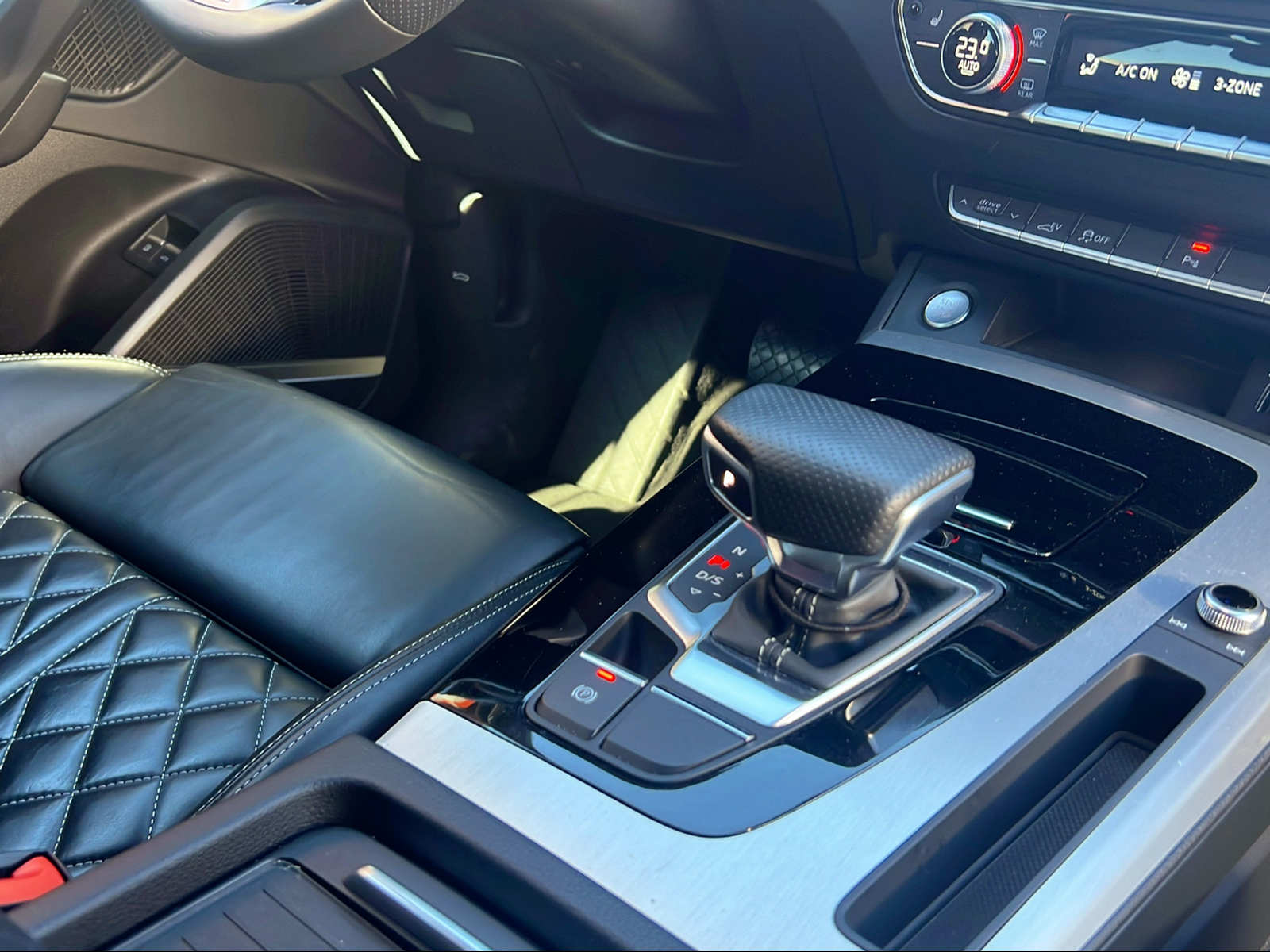 AUDI Q5 Sportback 55 TFSI e PHEV S line quattro S-tronic-image-11