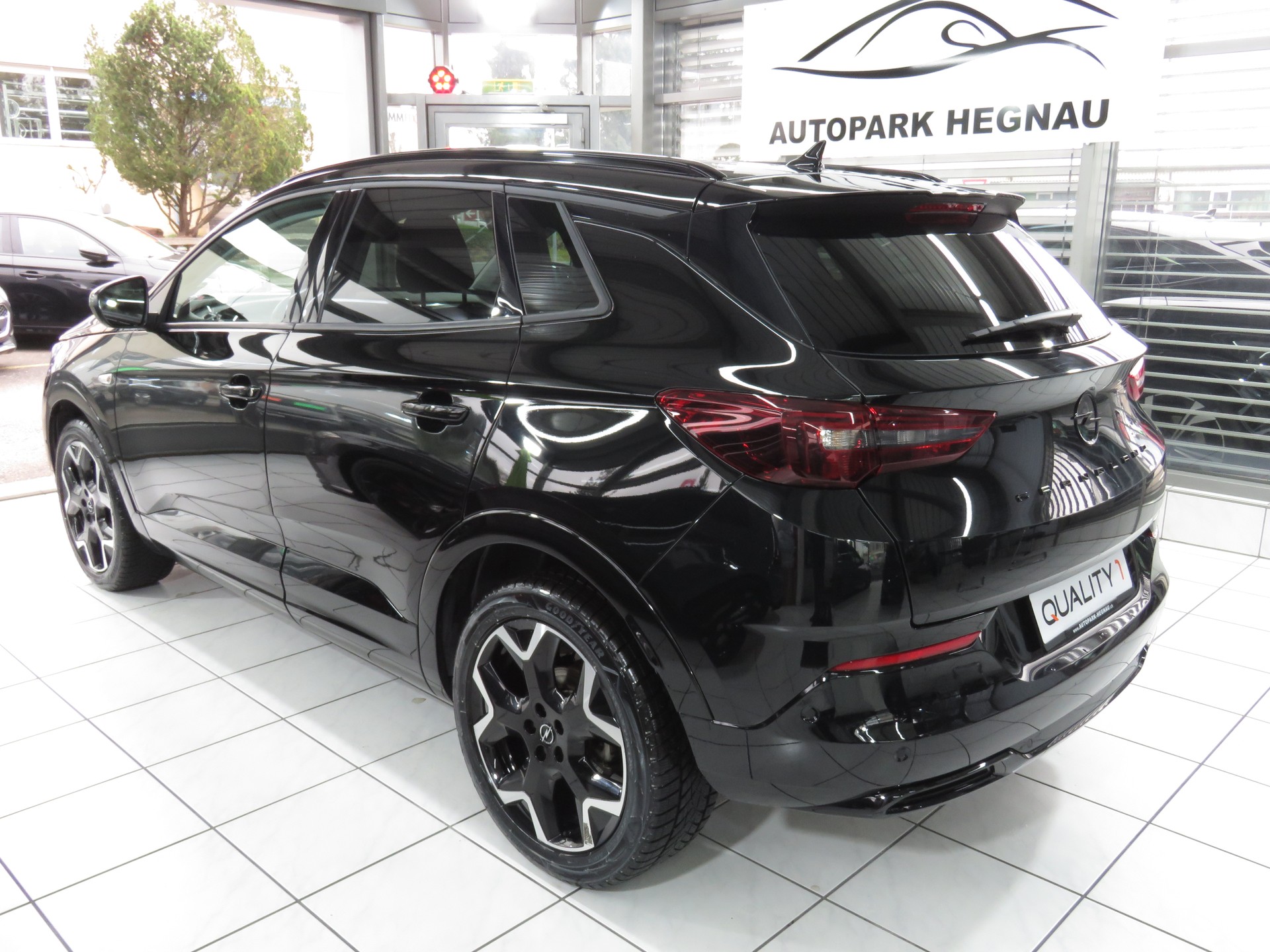 OPEL Grandland 1.2i TP Blitz Automatik-image-5