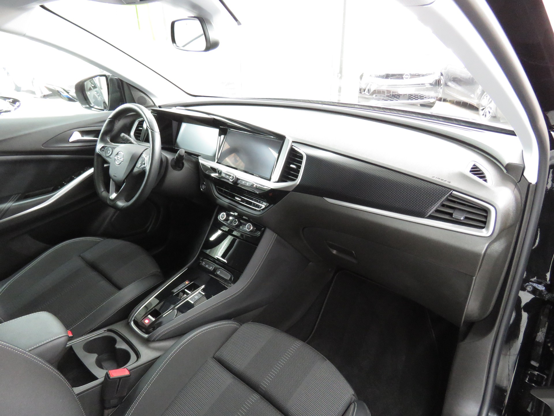 OPEL Grandland 1.2i TP Blitz Automatik-image-11