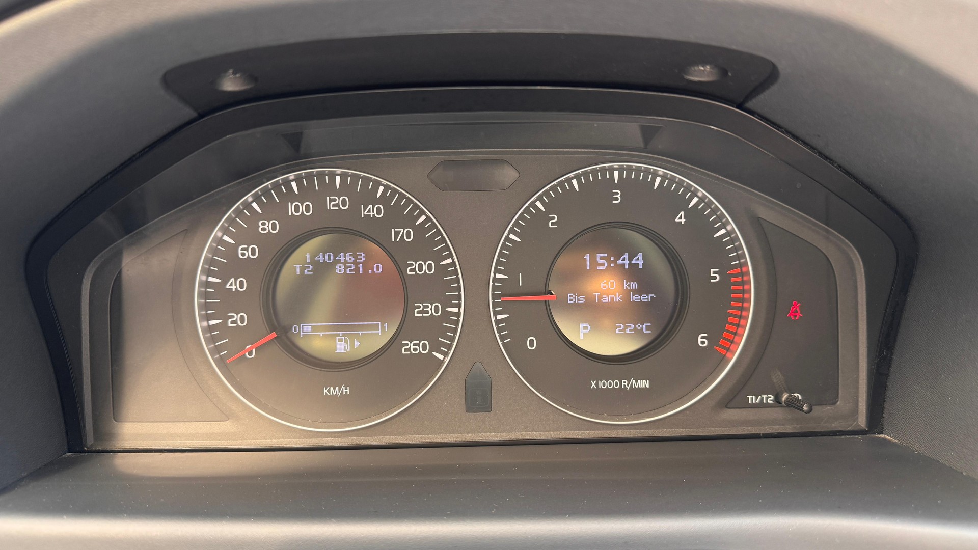 VOLVO XC70 D5 AWD Summum Geartronic-image-14