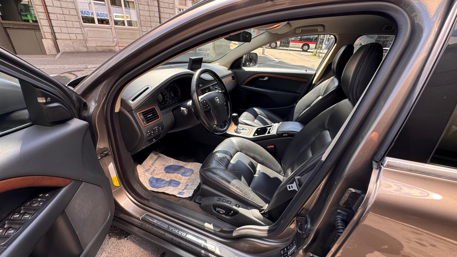 VOLVO XC70 D5 AWD Summum Geartronic-image-12