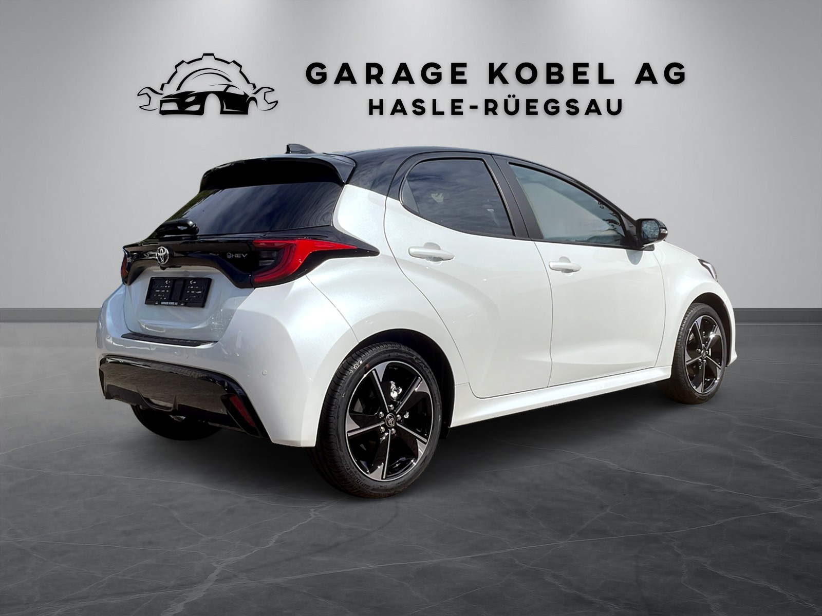 TOYOTA Yaris 1.5 Style e-CVT-showroom-element-2