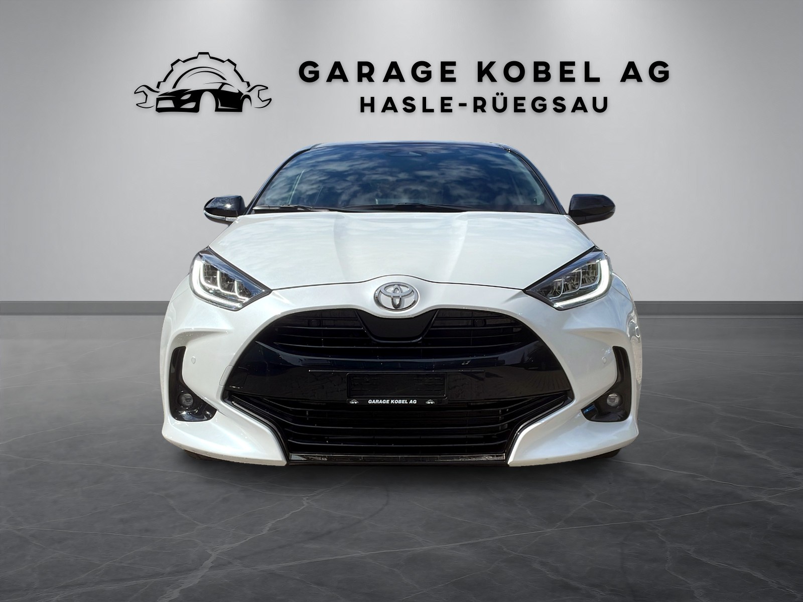 TOYOTA Yaris 1.5 Style e-CVT-showroom-element-1