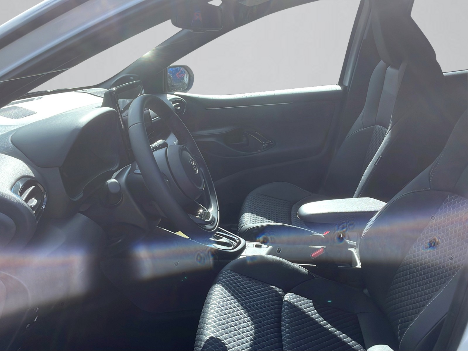 TOYOTA Yaris 1.5 Style e-CVT-image-4