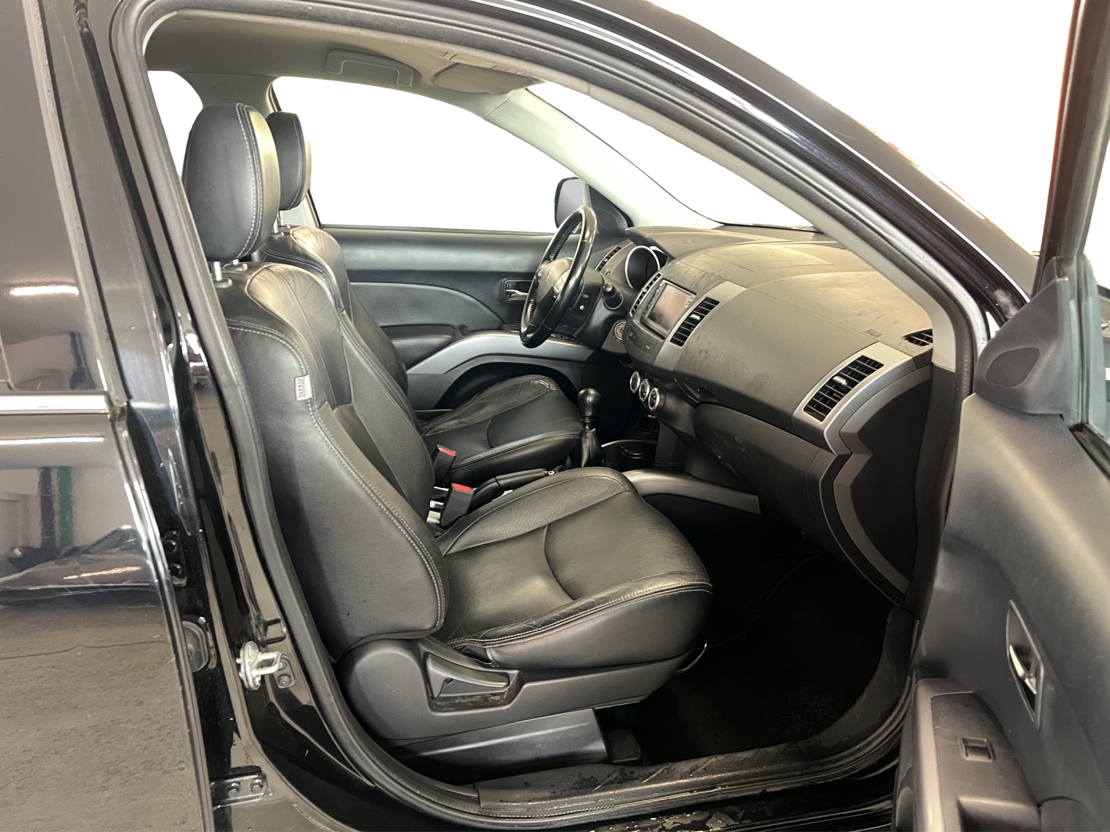 PEUGEOT 4007 2.2 HDi Platinum Edition-image-8