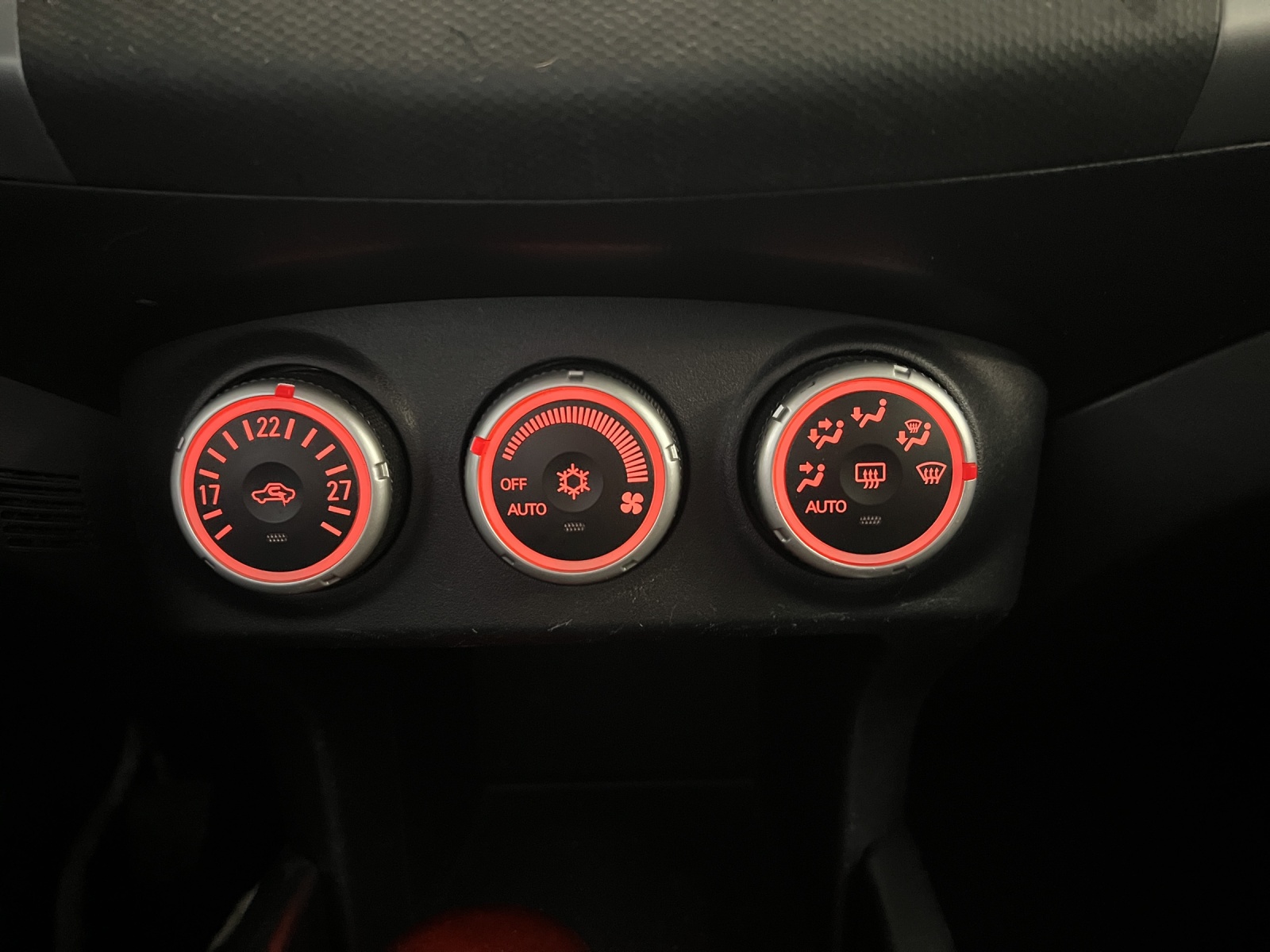 PEUGEOT 4007 2.2 HDi Platinum Edition-image-14