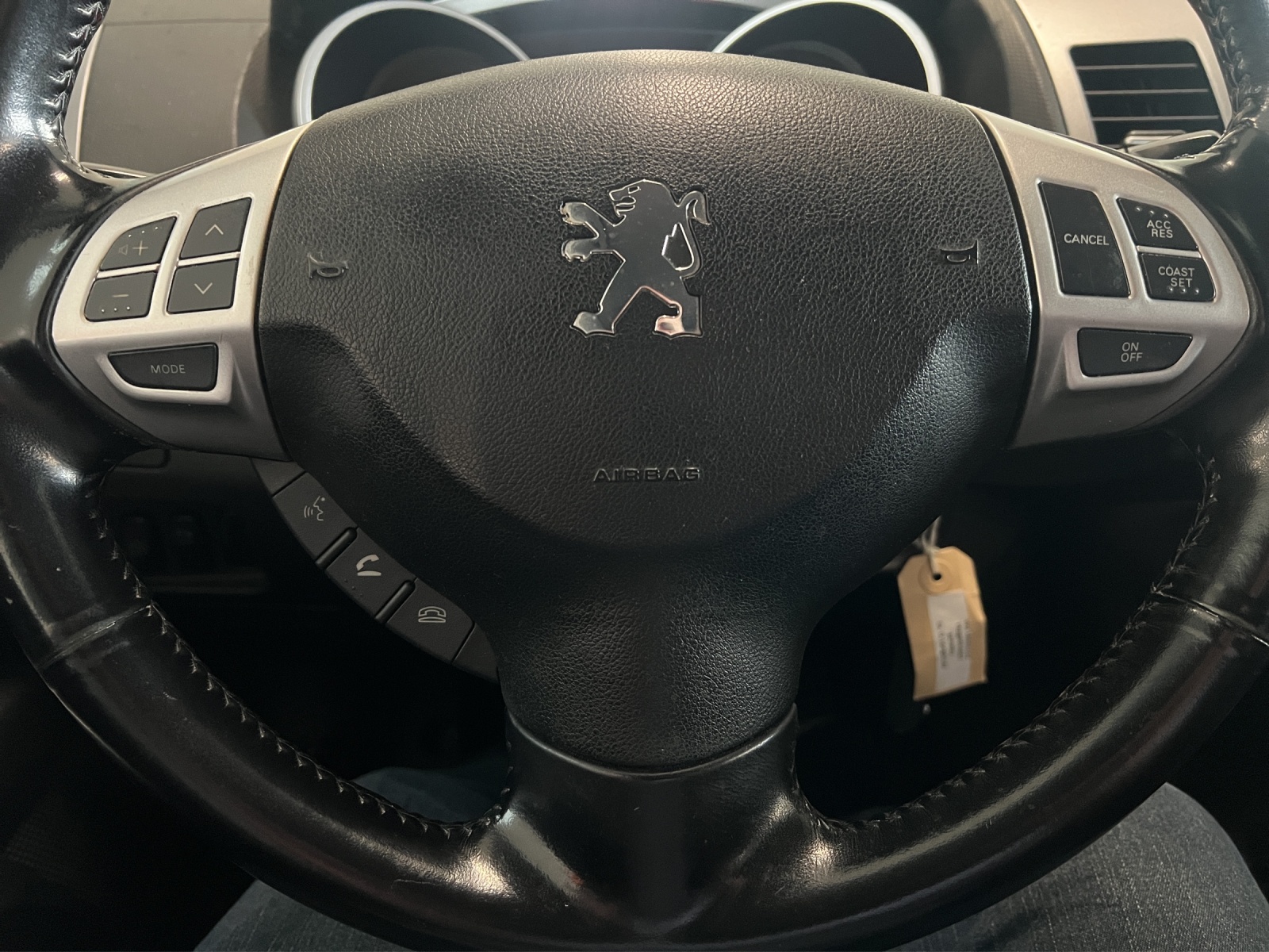 PEUGEOT 4007 2.2 HDi Platinum Edition-image-16