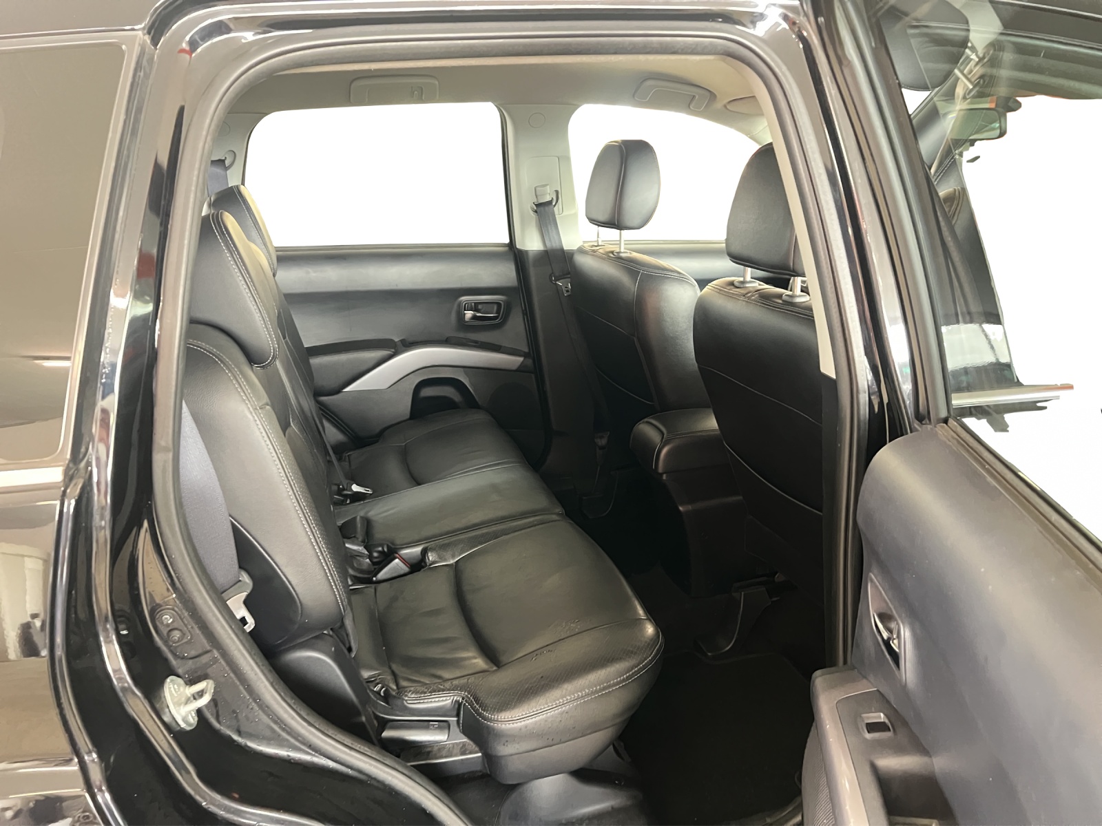 PEUGEOT 4007 2.2 HDi Platinum Edition-image-9