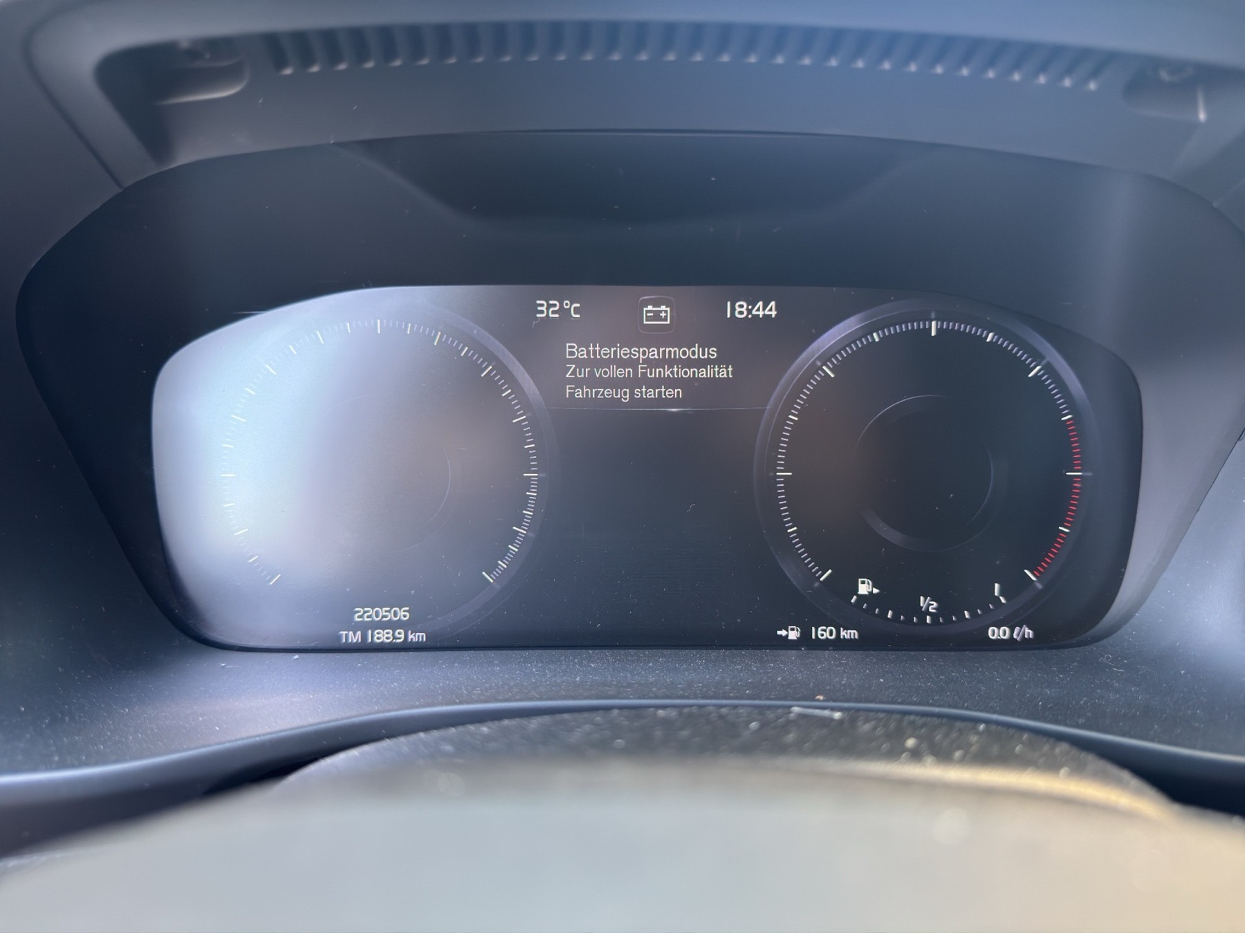 VOLVO XC40 D3 AWD Momentum-image-12