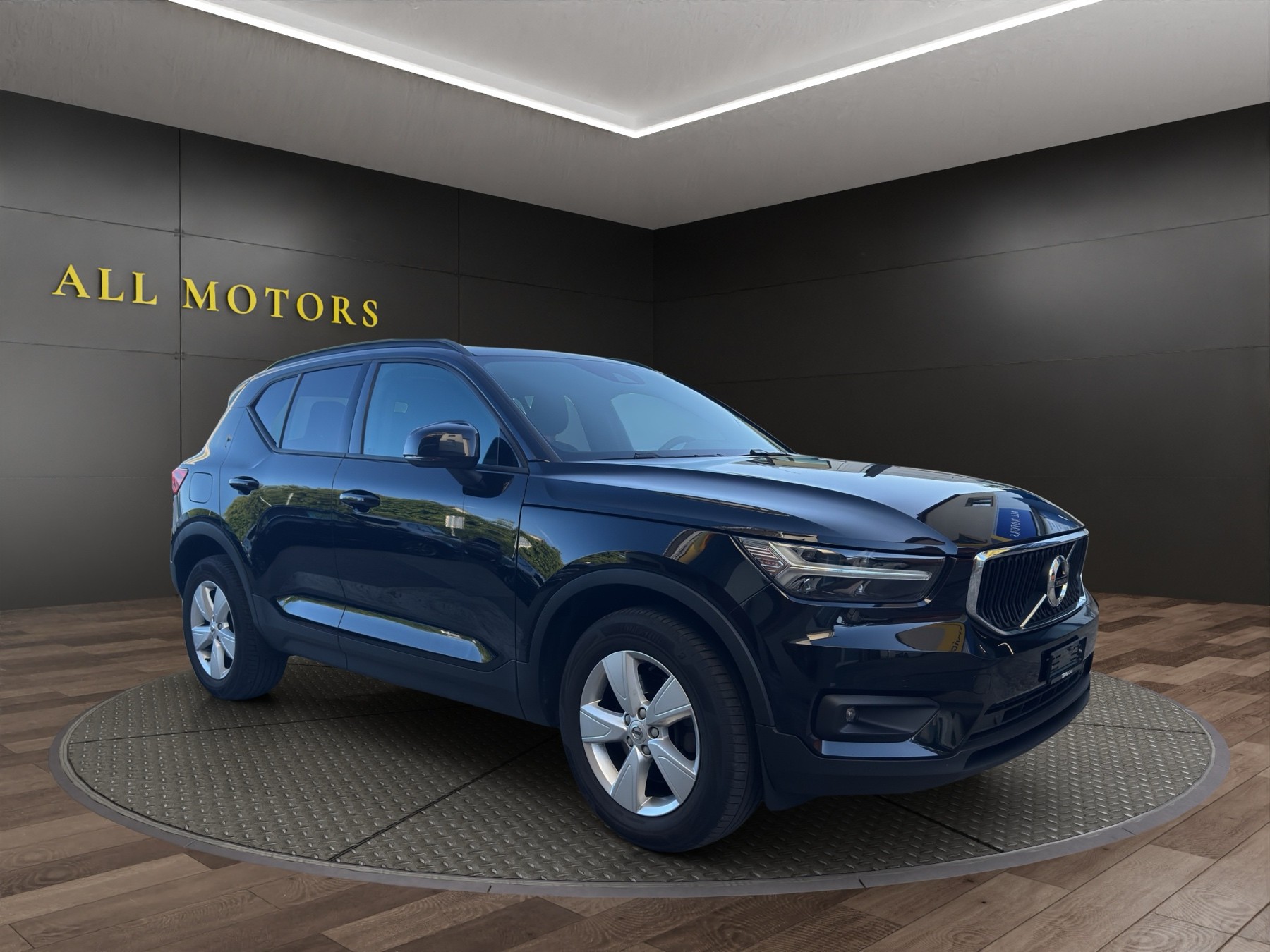 VOLVO XC40 D3 AWD Momentum-image-2