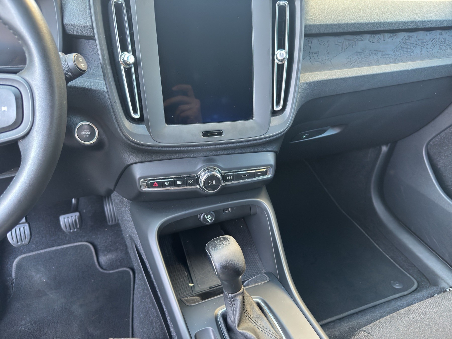 VOLVO XC40 D3 AWD Momentum-image-9