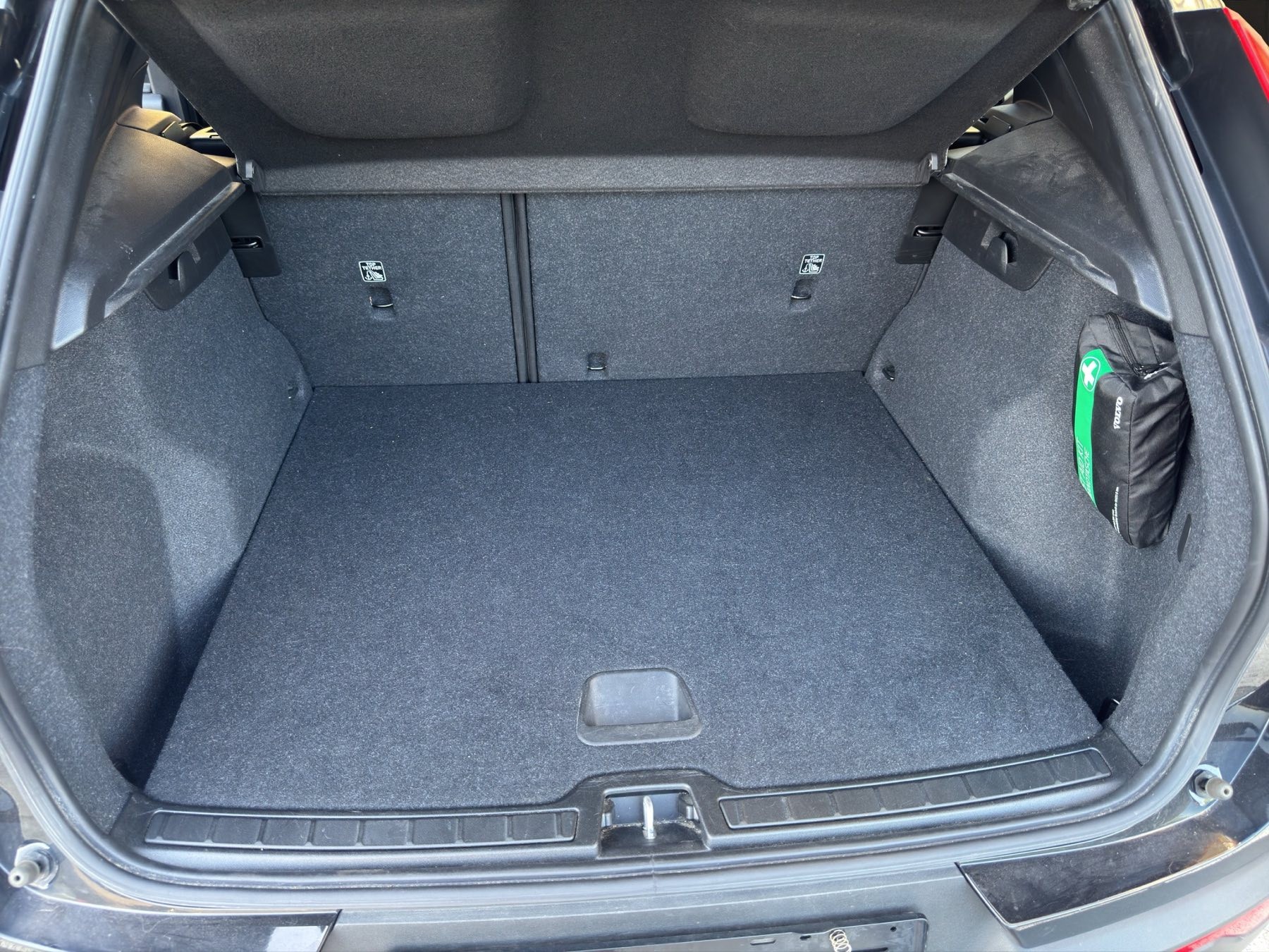 VOLVO XC40 D3 AWD Momentum-image-14