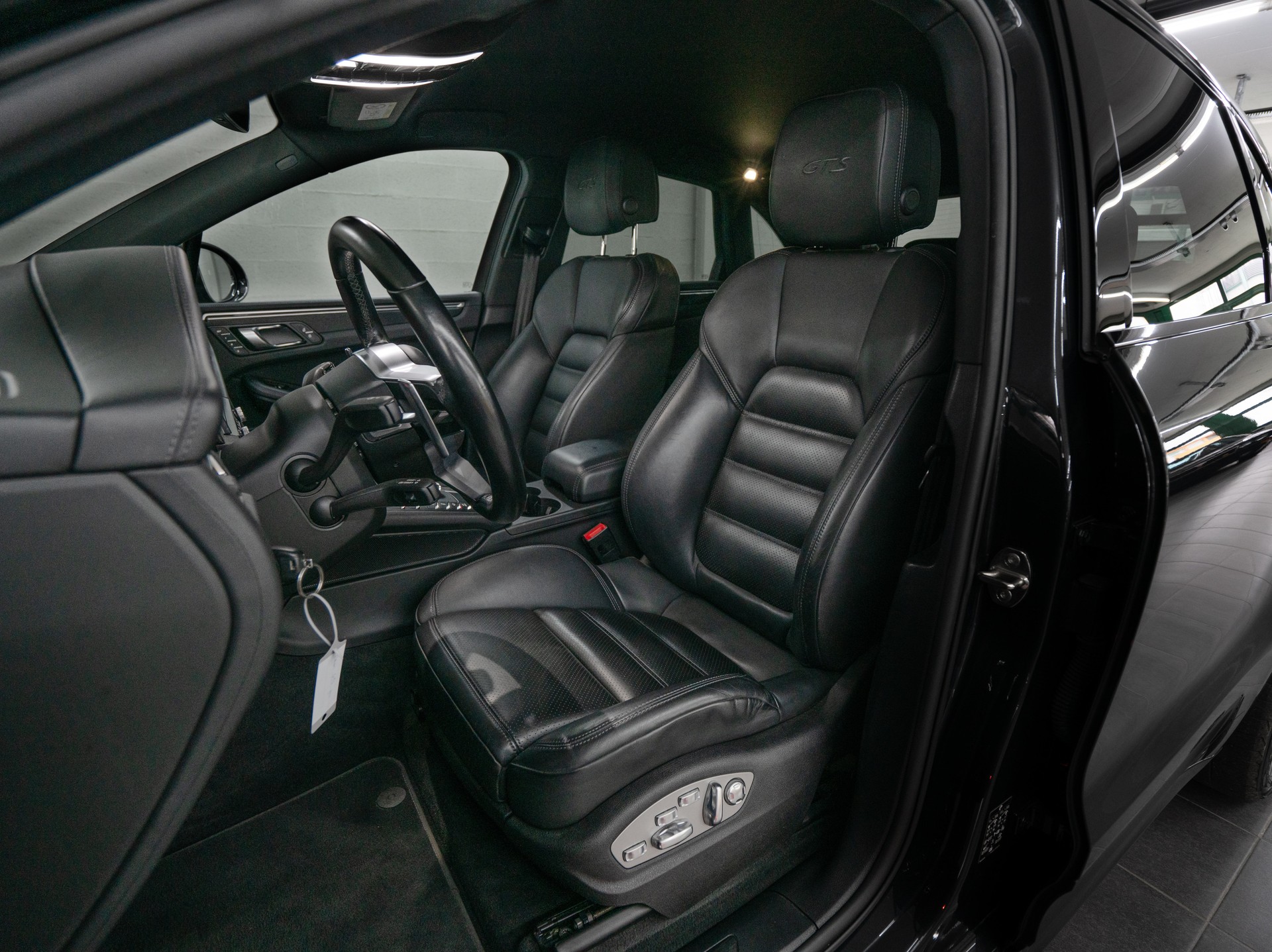 PORSCHE Macan GTS PDK-image-13