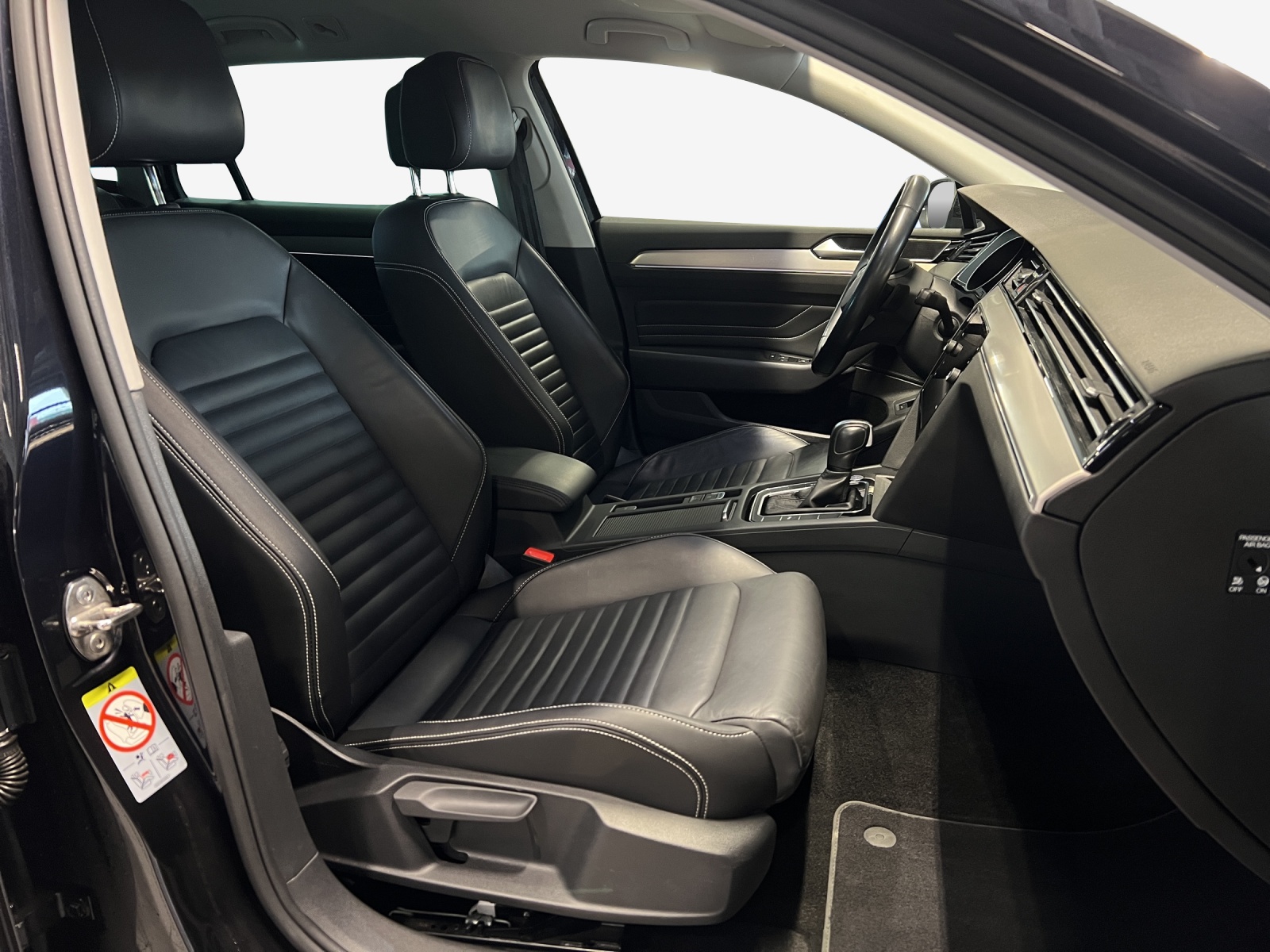 VW Passat 2.0 TDI BMT Elegance 4Motion DSG-image-15