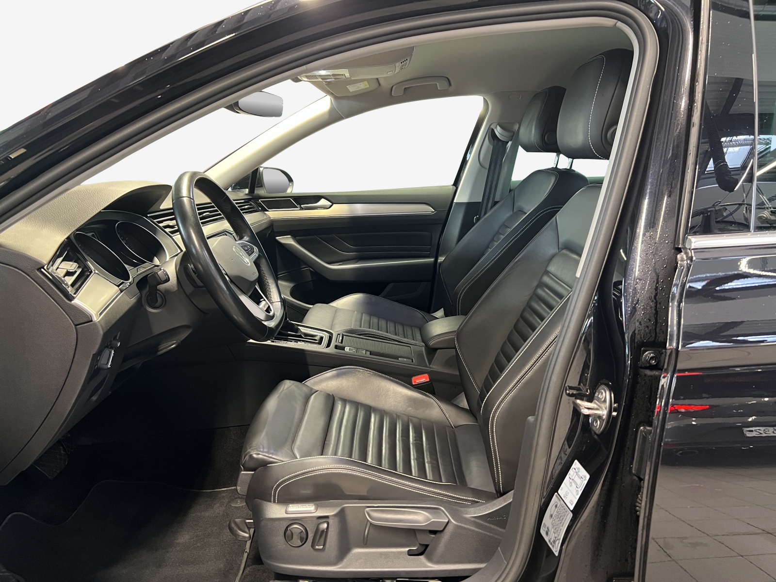 VW Passat 2.0 TDI BMT Elegance 4Motion DSG-image-7