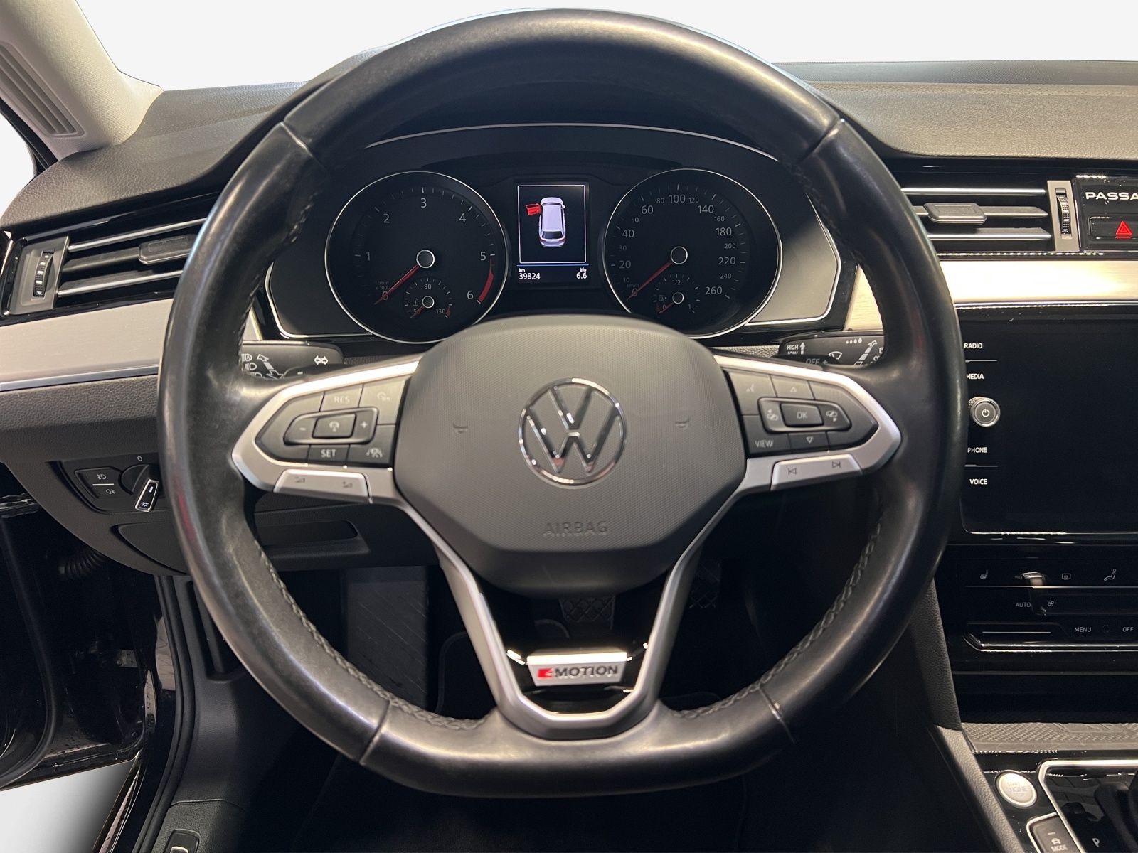 VW Passat 2.0 TDI BMT Elegance 4Motion DSG-image-8