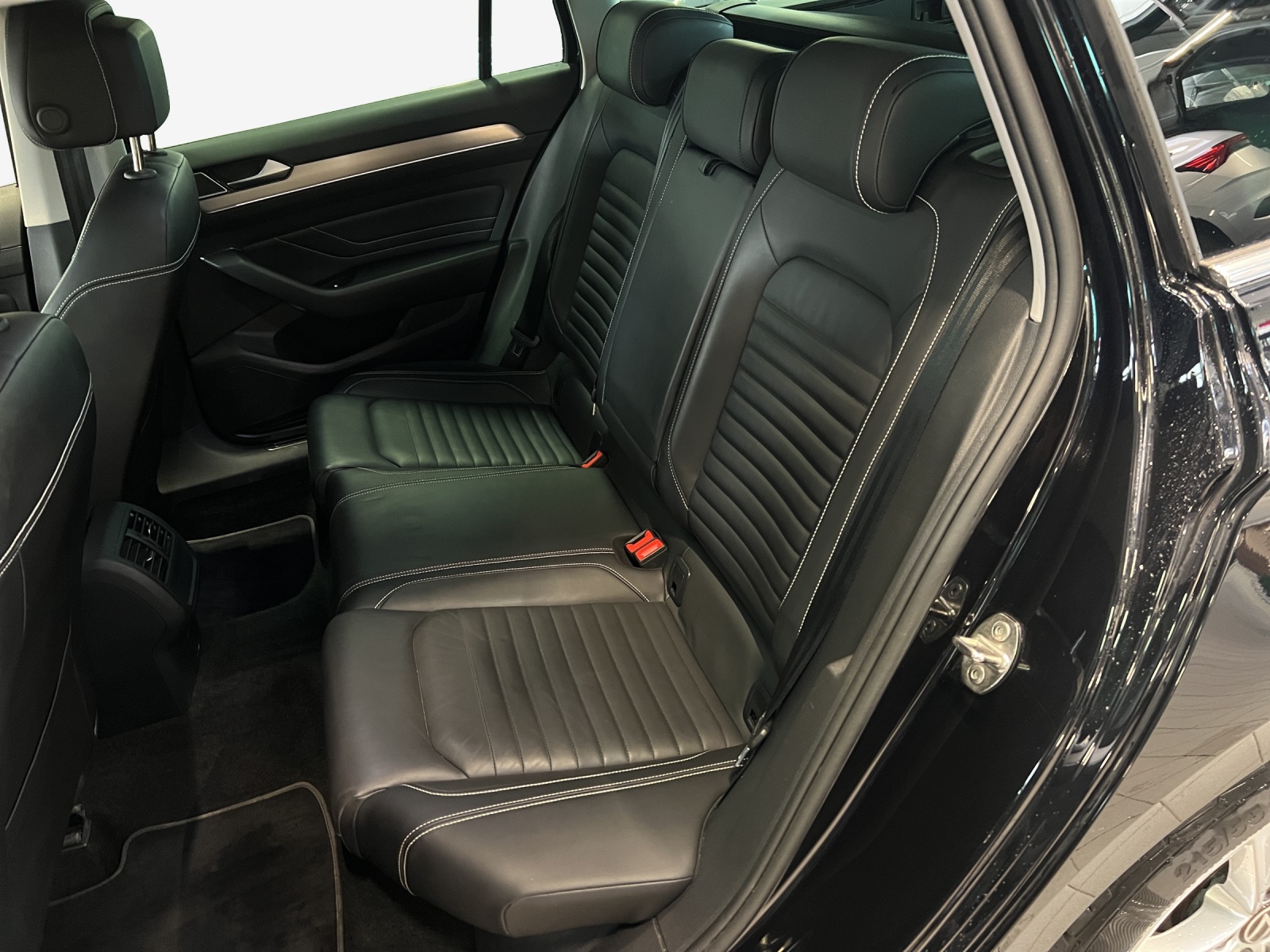 VW Passat 2.0 TDI BMT Elegance 4Motion DSG-image-11