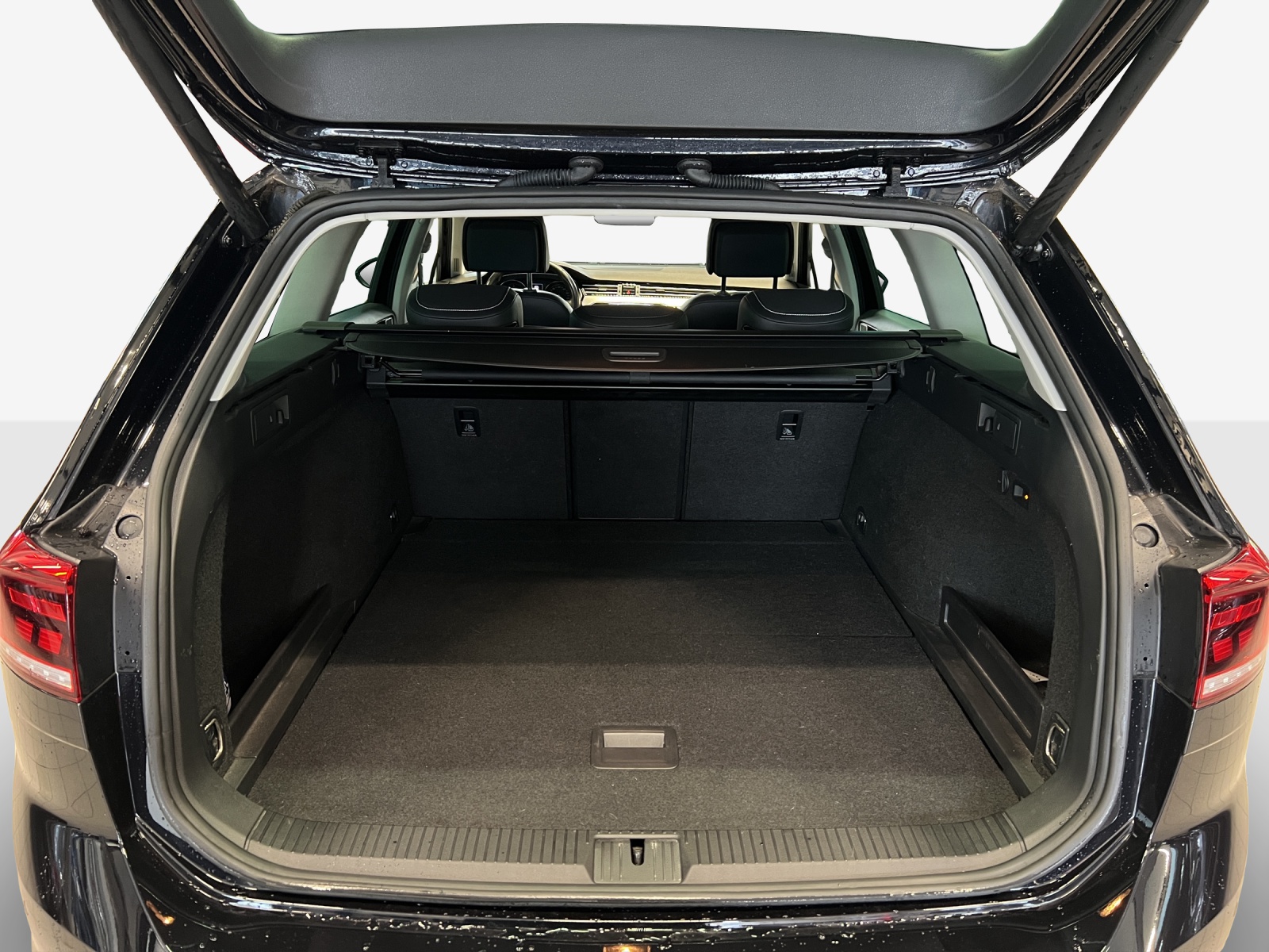 VW Passat 2.0 TDI BMT Elegance 4Motion DSG-image-12