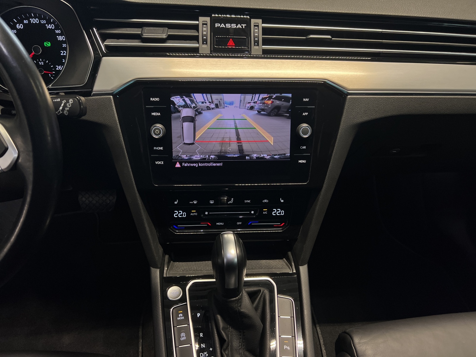 VW Passat 2.0 TDI BMT Elegance 4Motion DSG-image-9