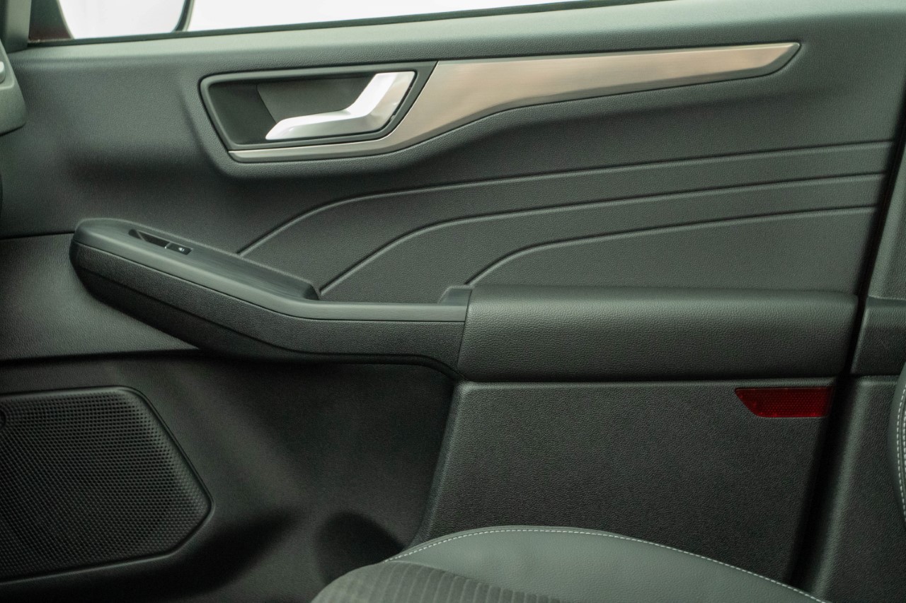 FORD Kuga 2.5 Plug-in Hybrid Titanium X-image-7