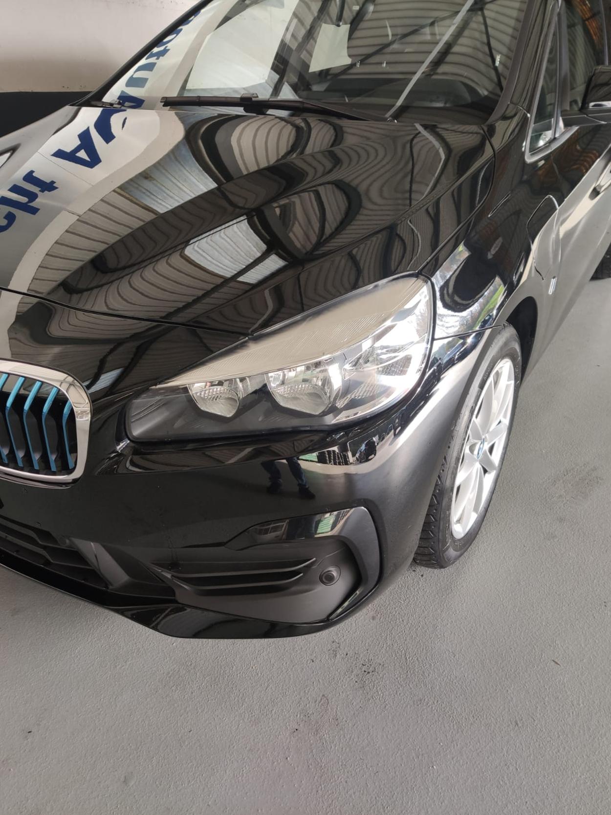 BMW 225xe Active Tourer-image-2