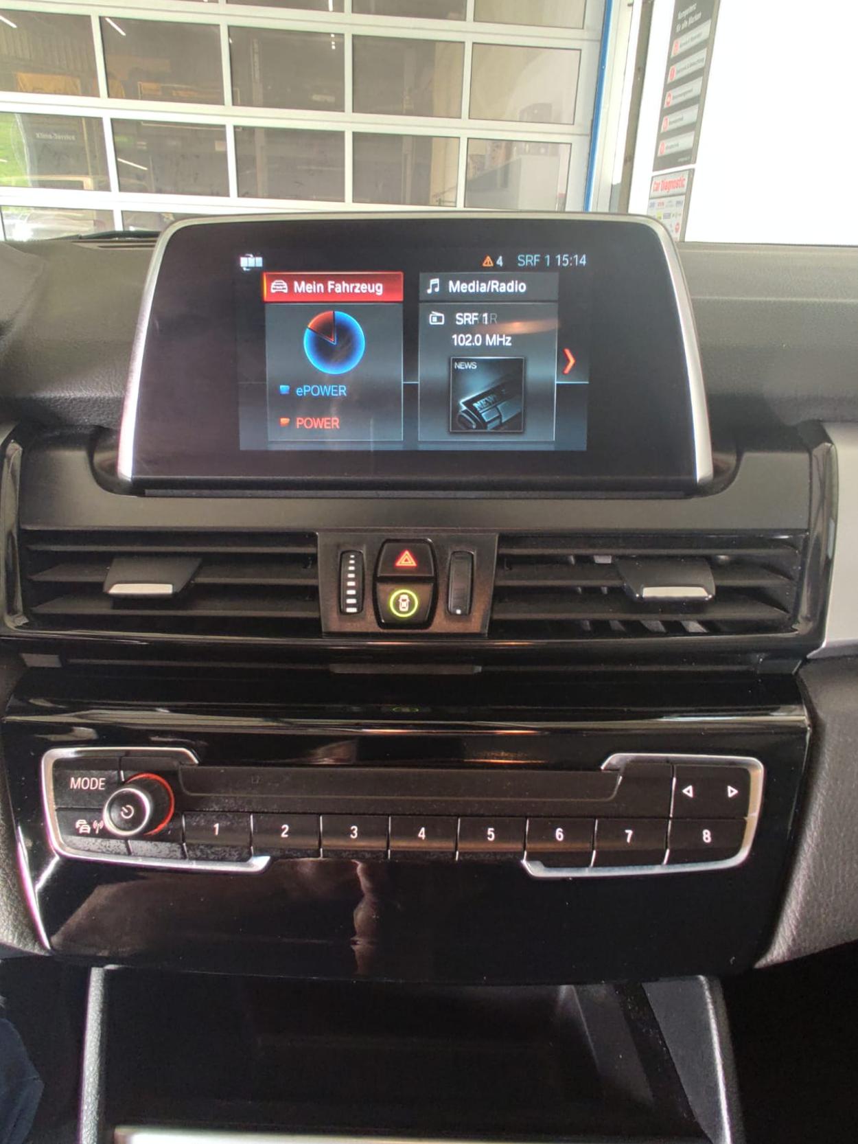 BMW 225xe Active Tourer-image-10
