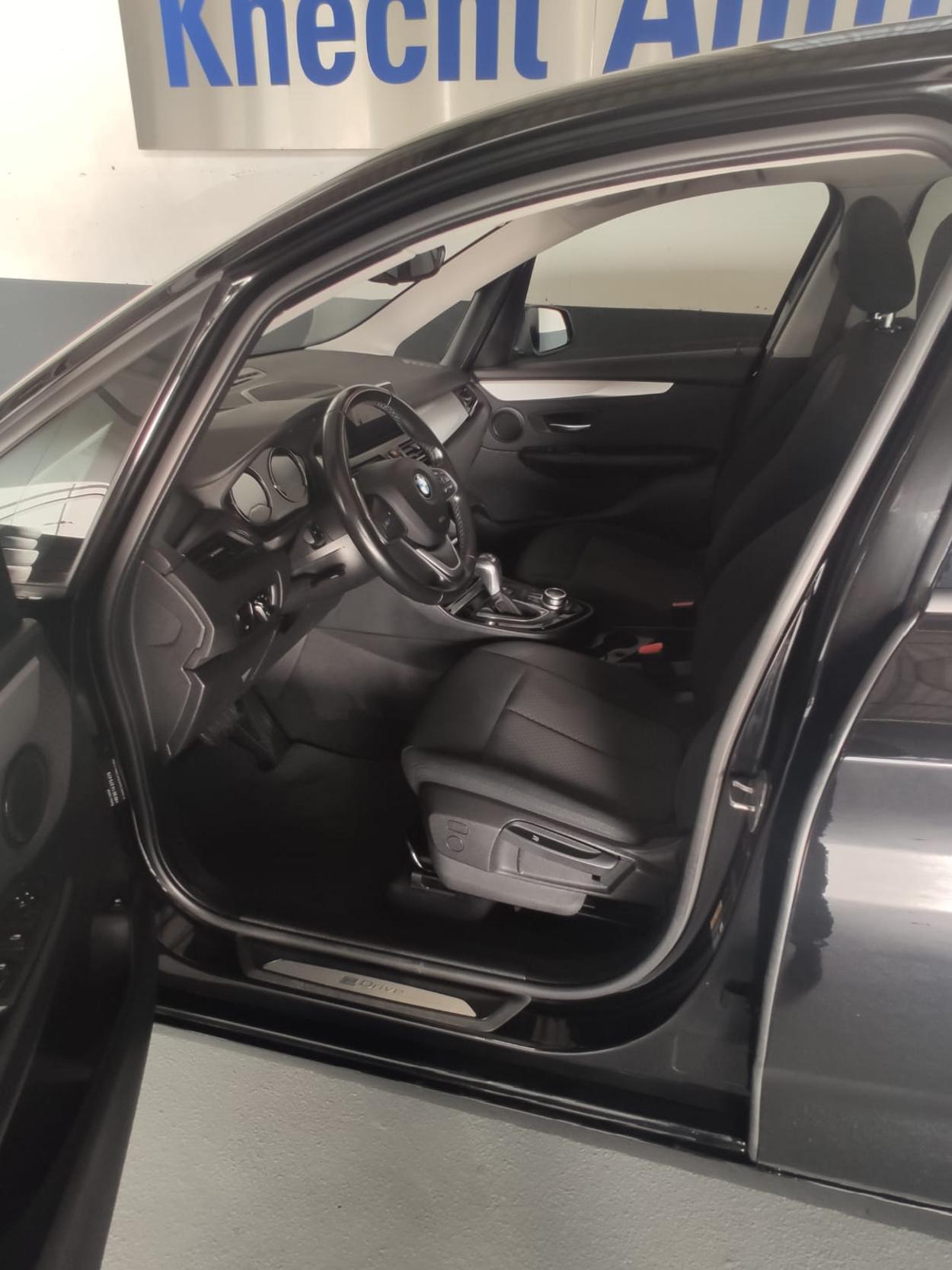 BMW 225xe Active Tourer-image-6
