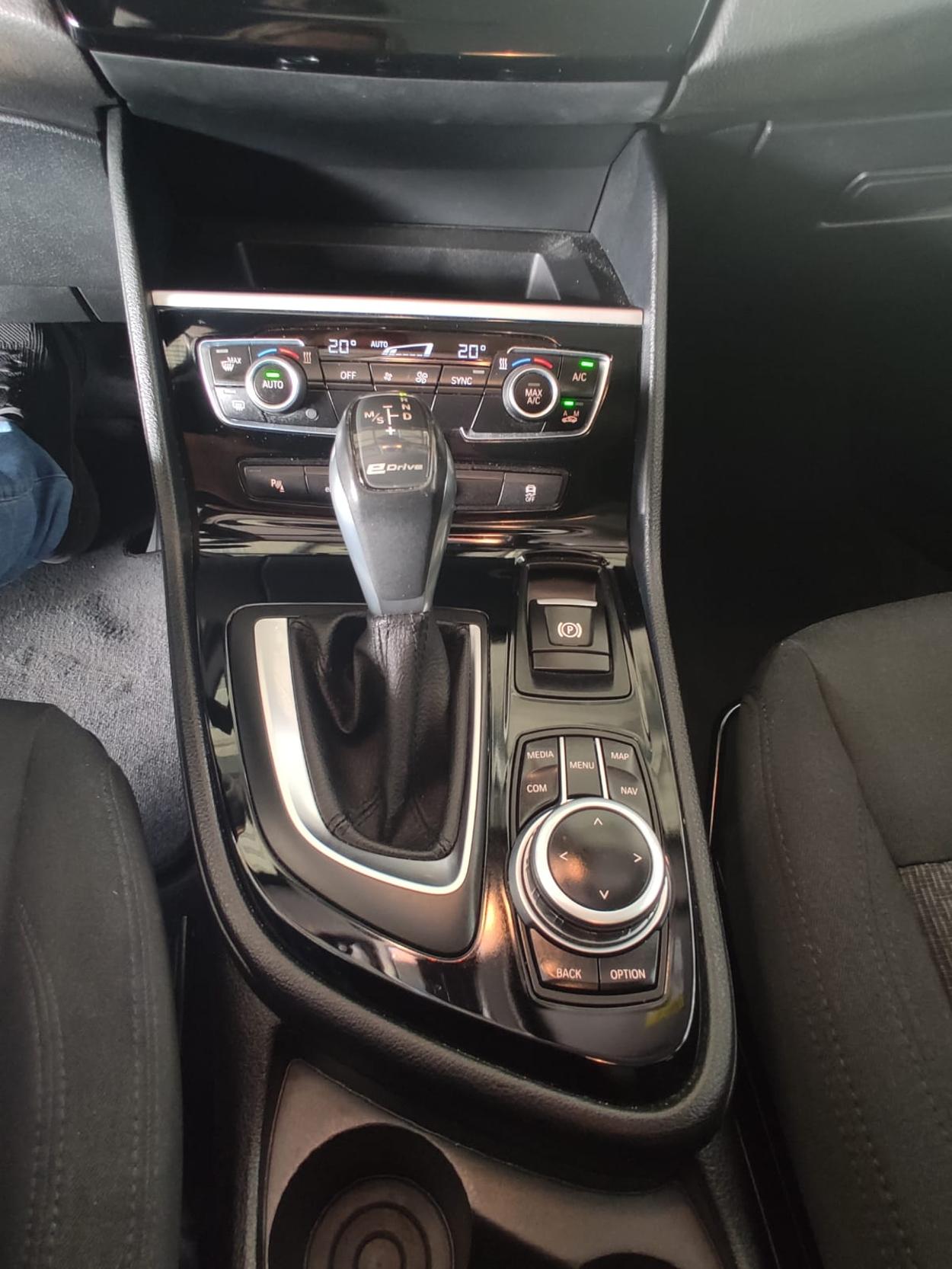 BMW 225xe Active Tourer-image-9