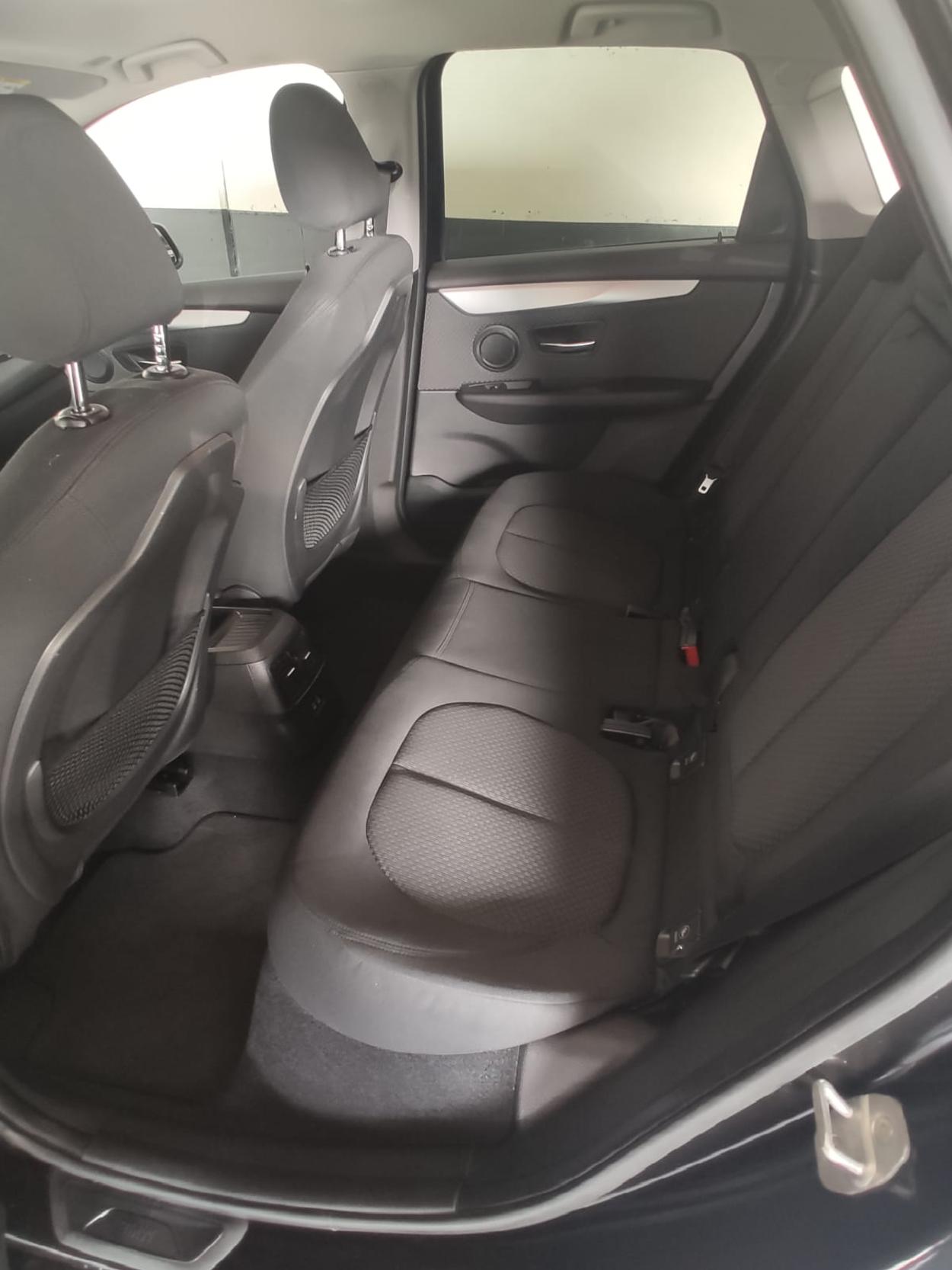 BMW 225xe Active Tourer-image-5