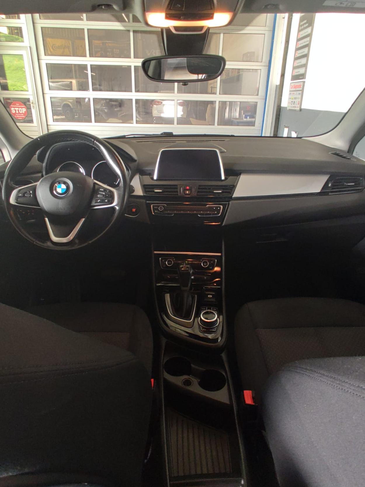 BMW 225xe Active Tourer-image-7